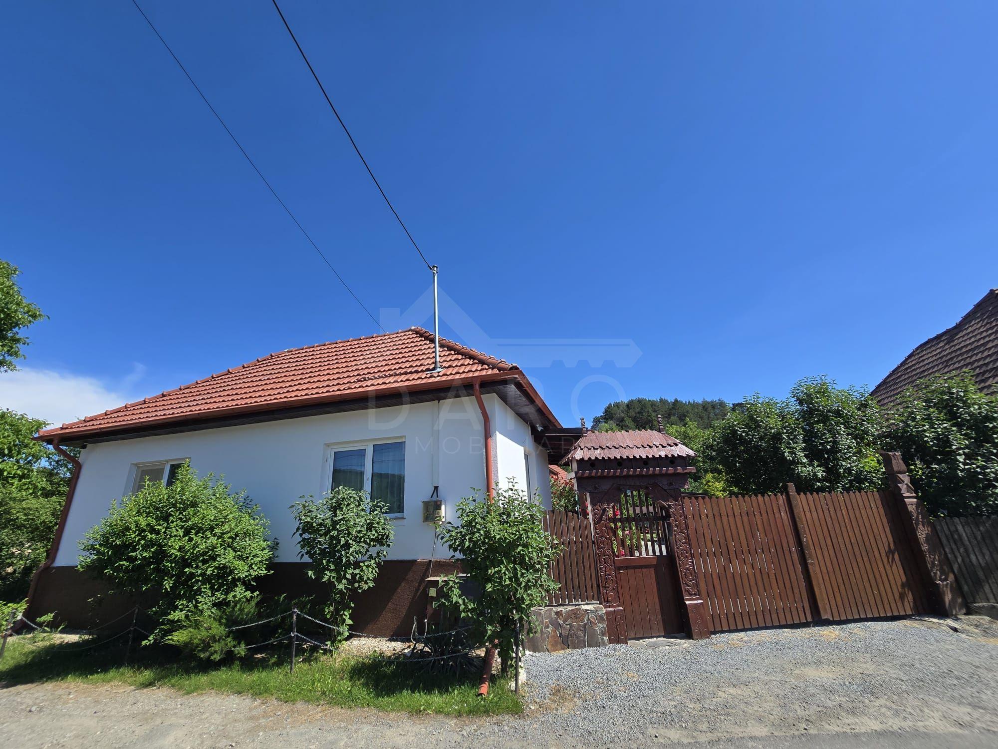 Casa in Livezeni , 140 mp utili , in centrul localitatii . - 3