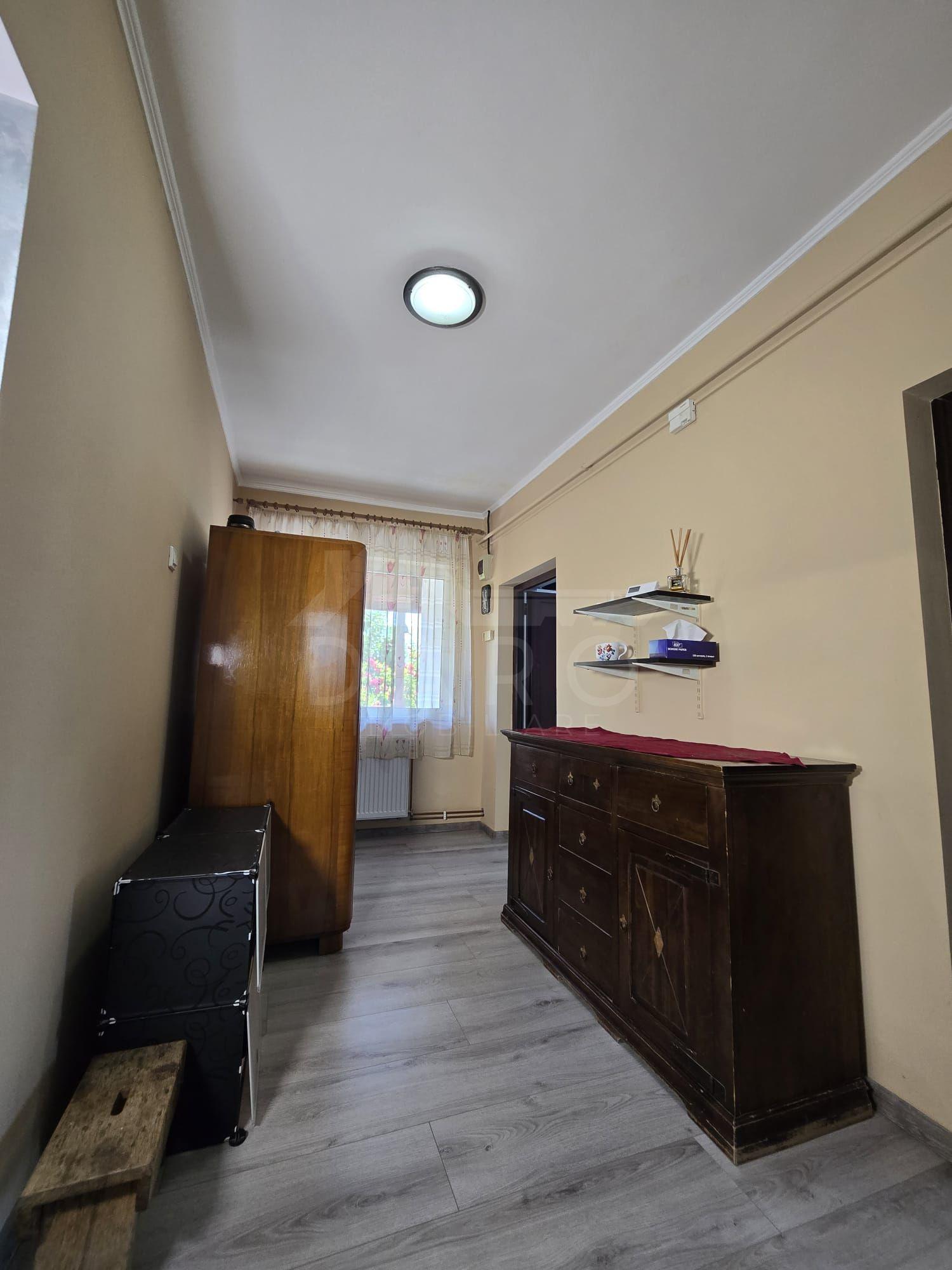 Casa in Livezeni , 140 mp utili , in centrul localitatii . - 7