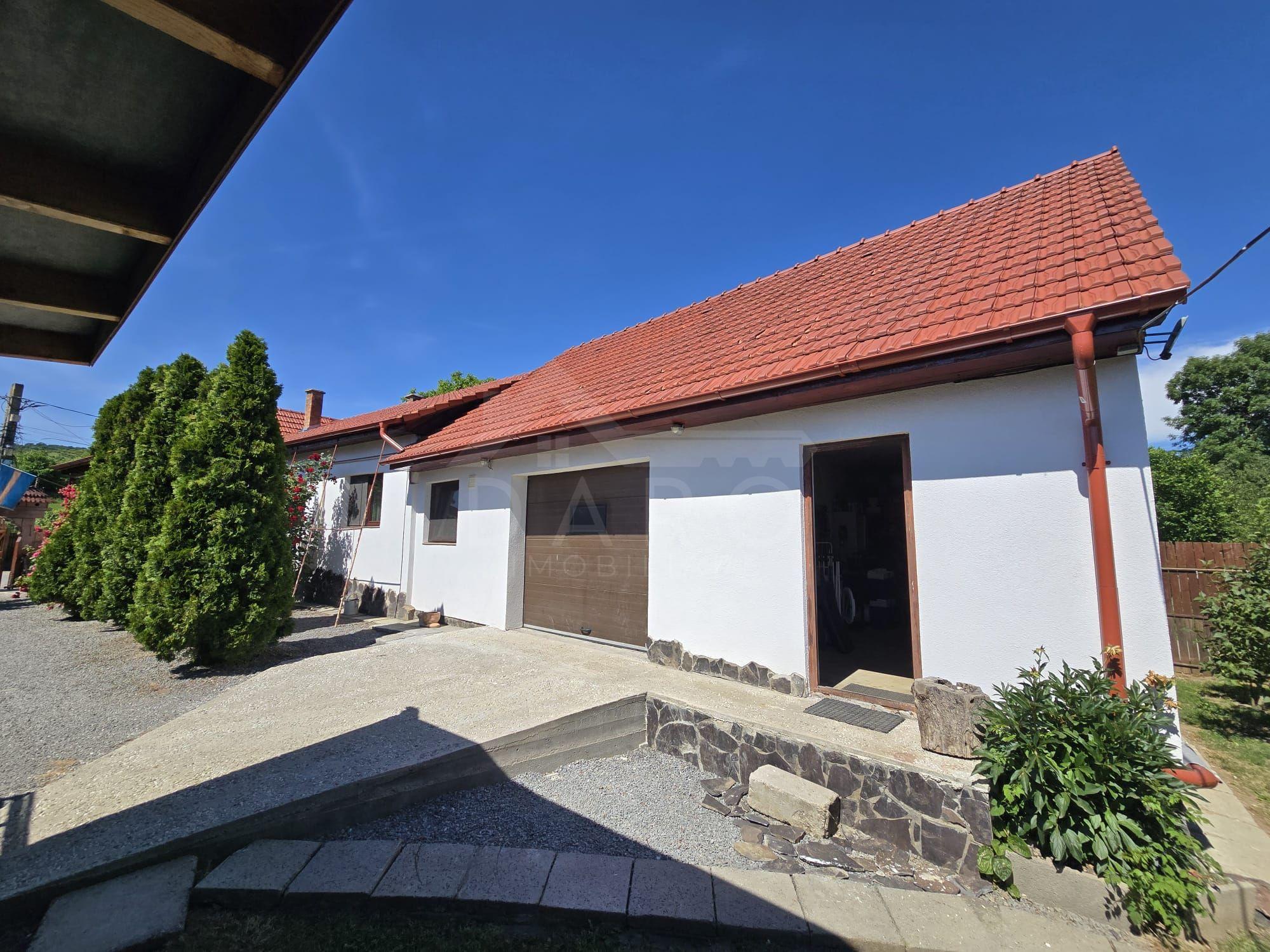 Casa in Livezeni , 140 mp utili , in centrul localitatii . - 19