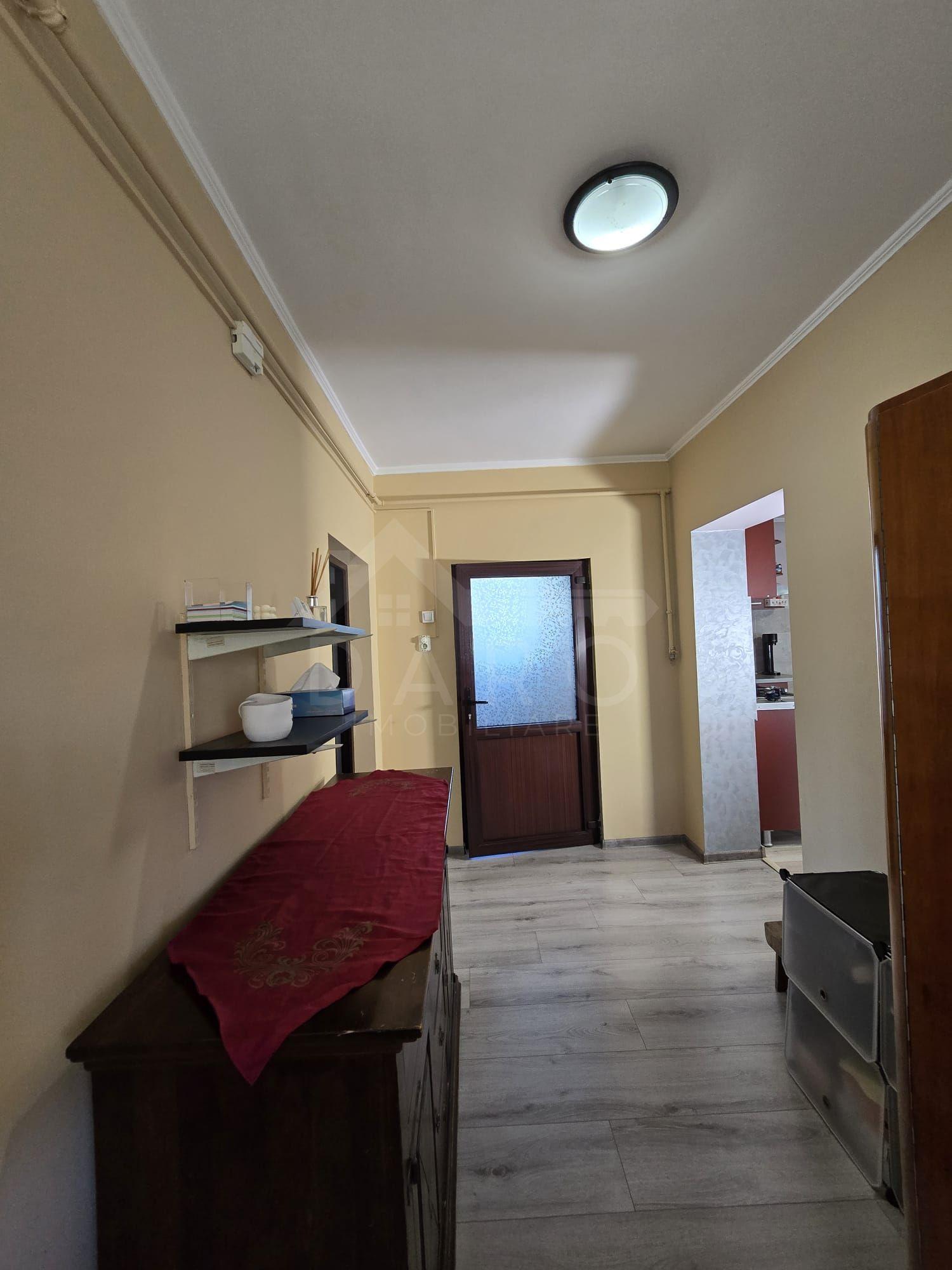 Casa in Livezeni , 140 mp utili , in centrul localitatii . - 8