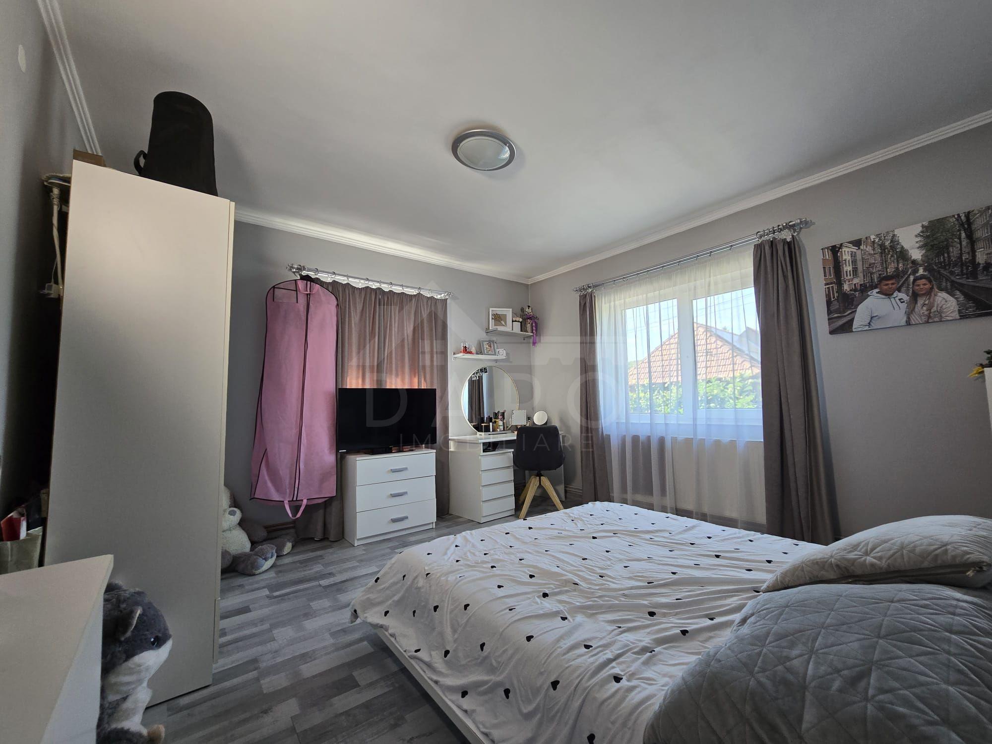 Casa in Livezeni , 140 mp utili , in centrul localitatii . - 18