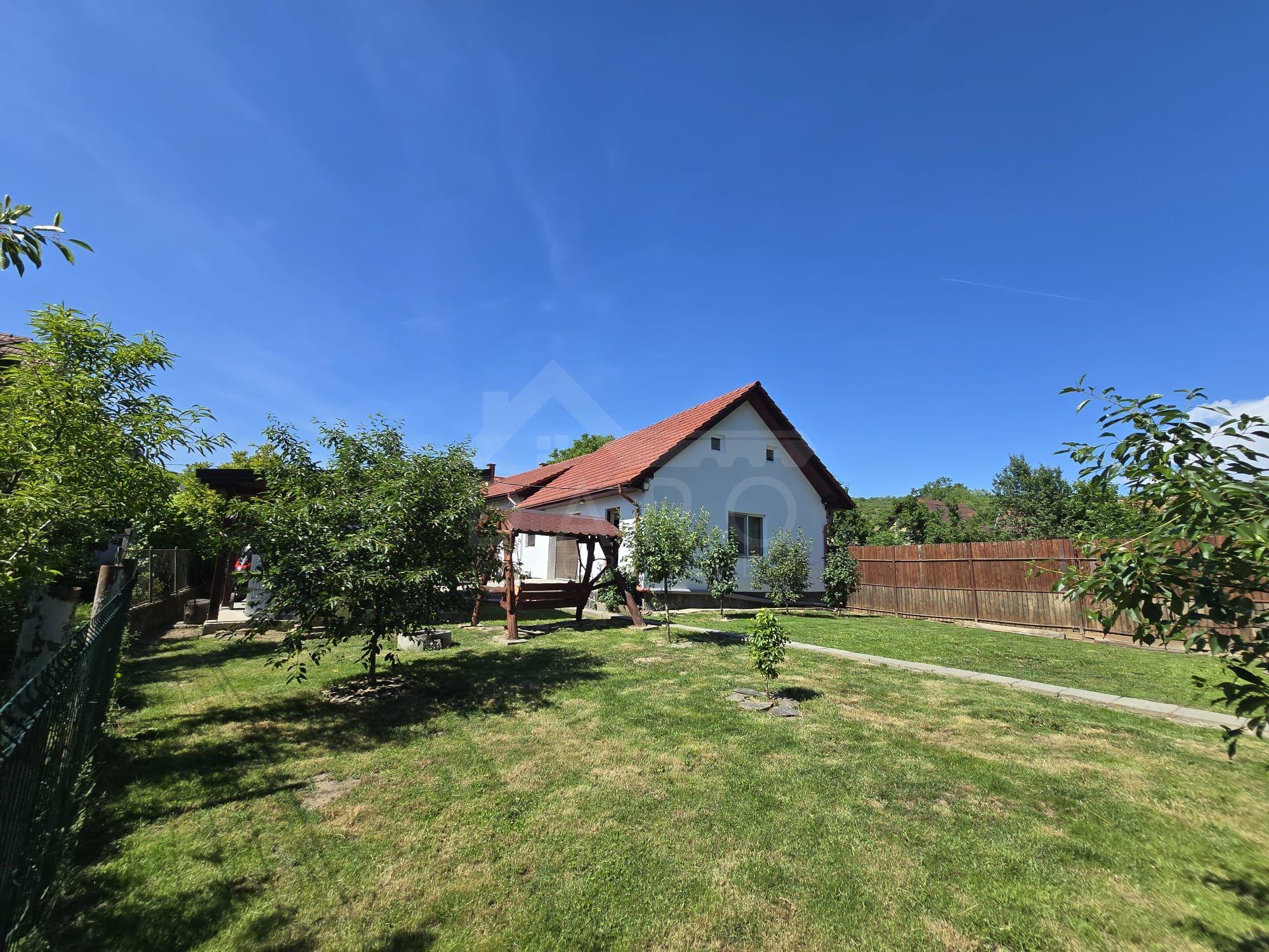 Casa in Livezeni , 140 mp utili , in centrul localitatii . - 4