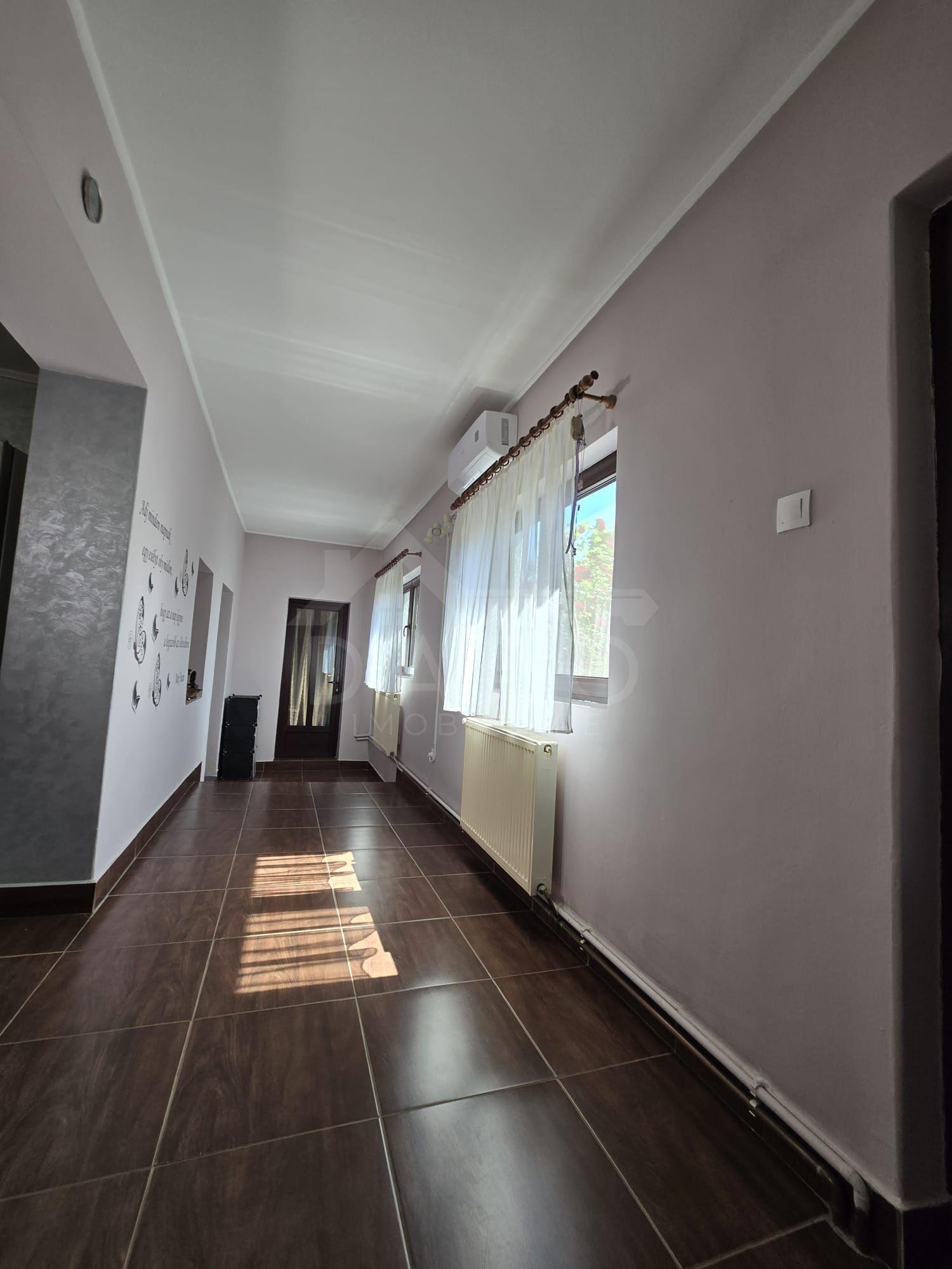 Casa in Livezeni , 140 mp utili , in centrul localitatii . - 17