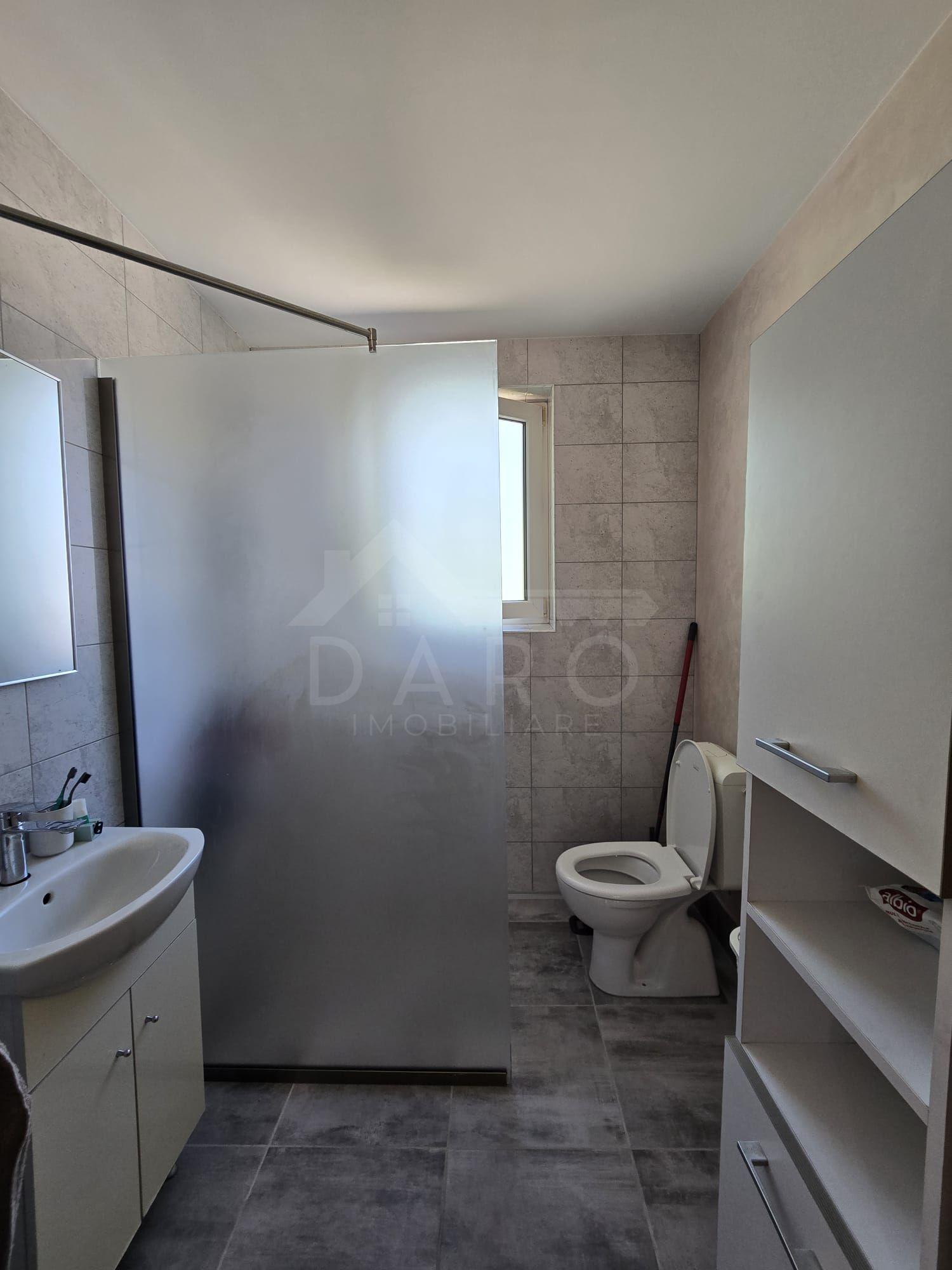 Casa in Livezeni , 140 mp utili , in centrul localitatii . - 12