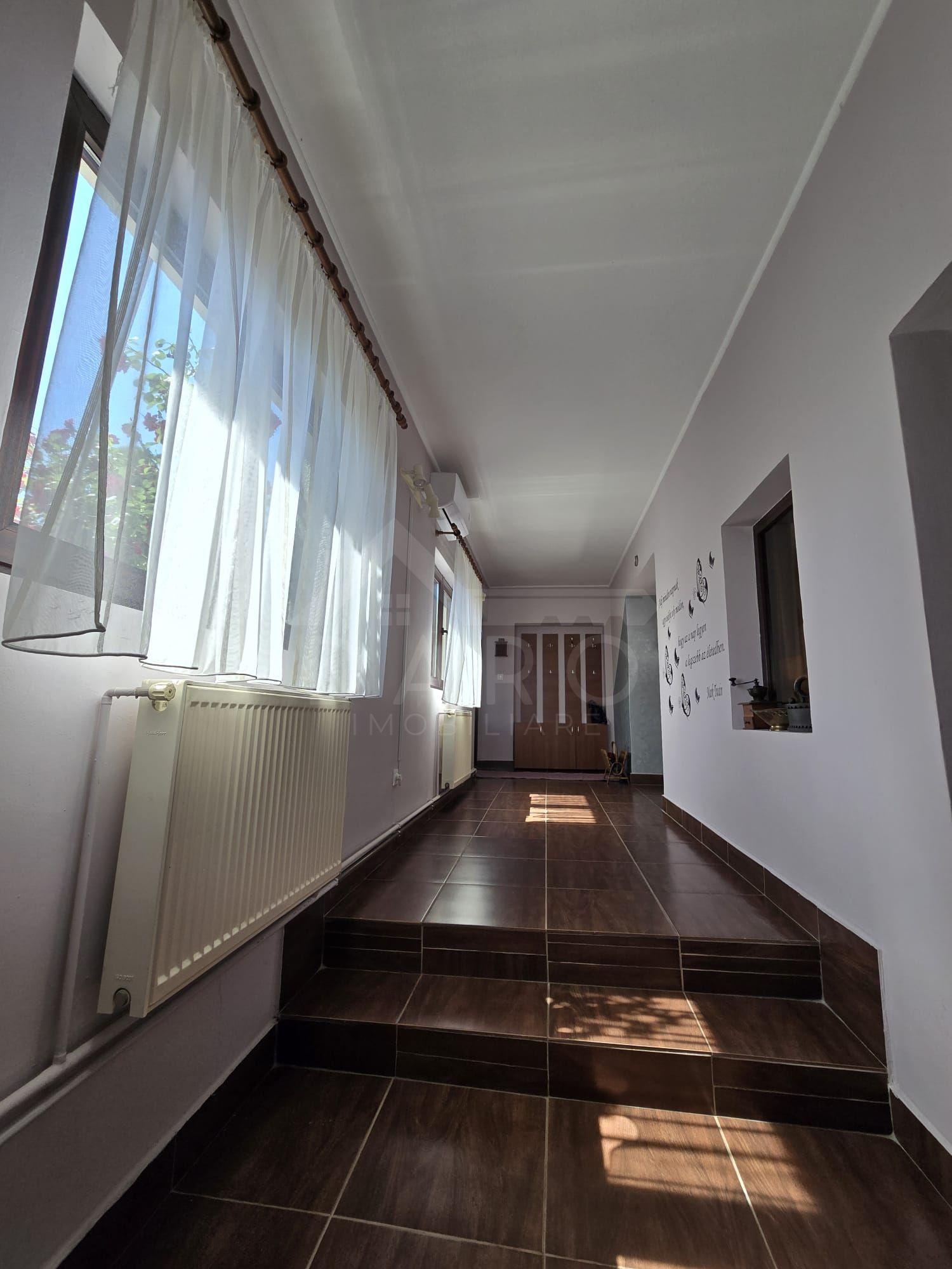 Casa in Livezeni , 140 mp utili , in centrul localitatii . - 15