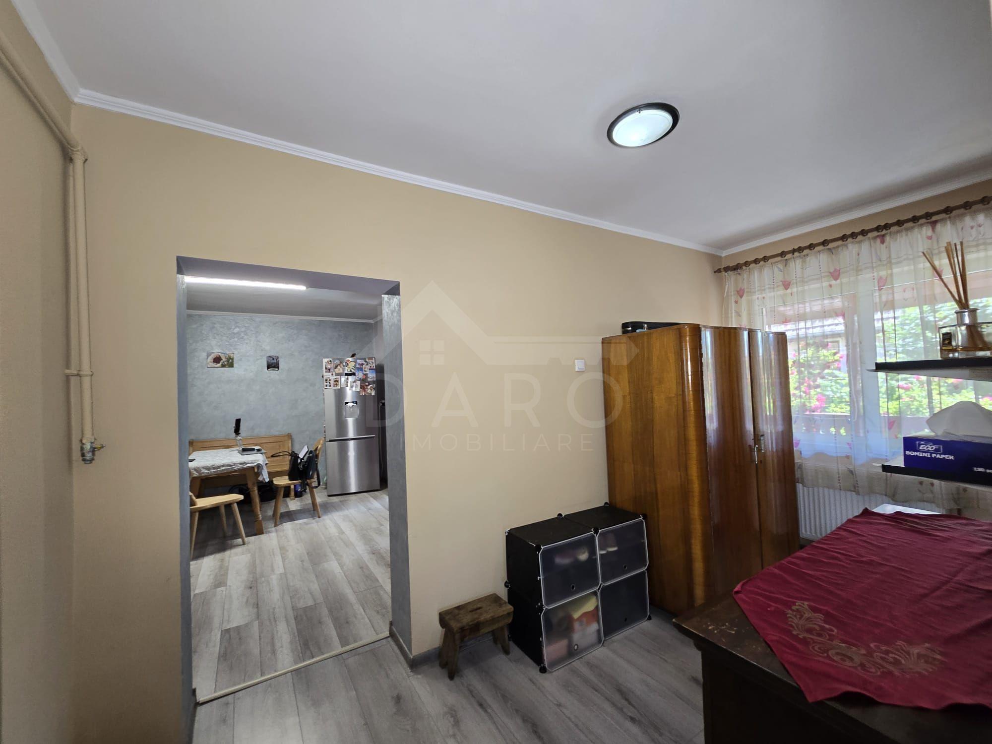 Casa in Livezeni , 140 mp utili , in centrul localitatii . - 14