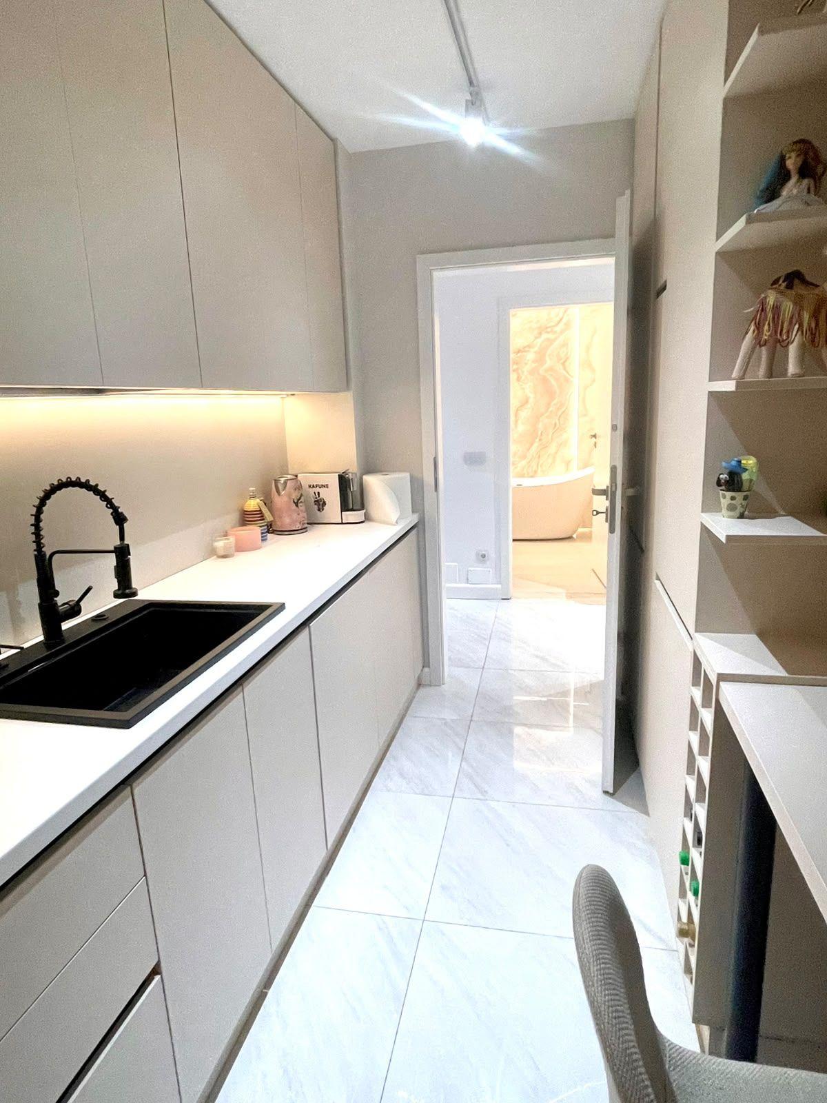 Apartament 2 camere decomandate, etaj intermediar, terasa, parcare - 1