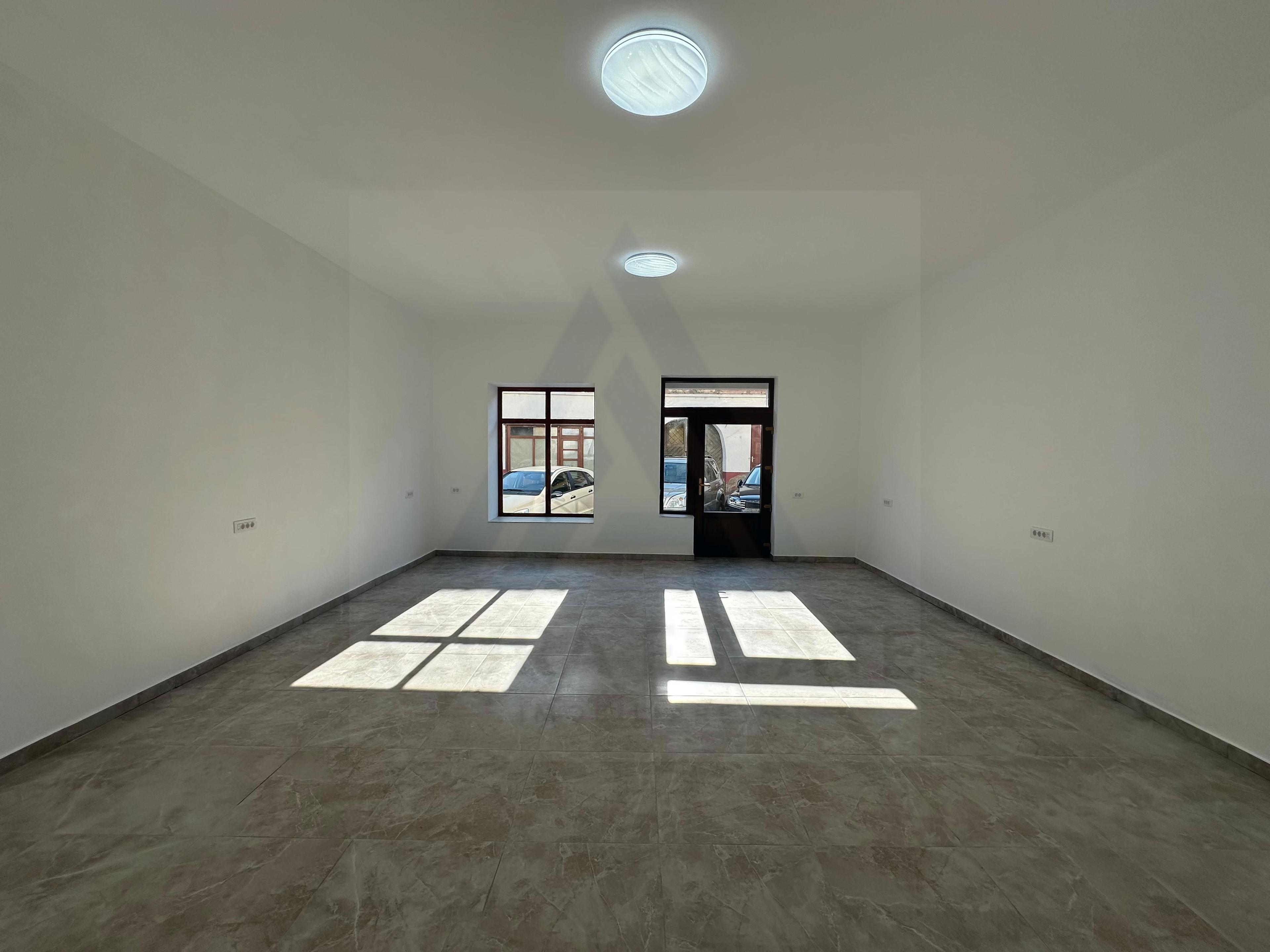 Spatiu comercial 86,8 mp utili vitrina stradala zona Ultracentrala - 1