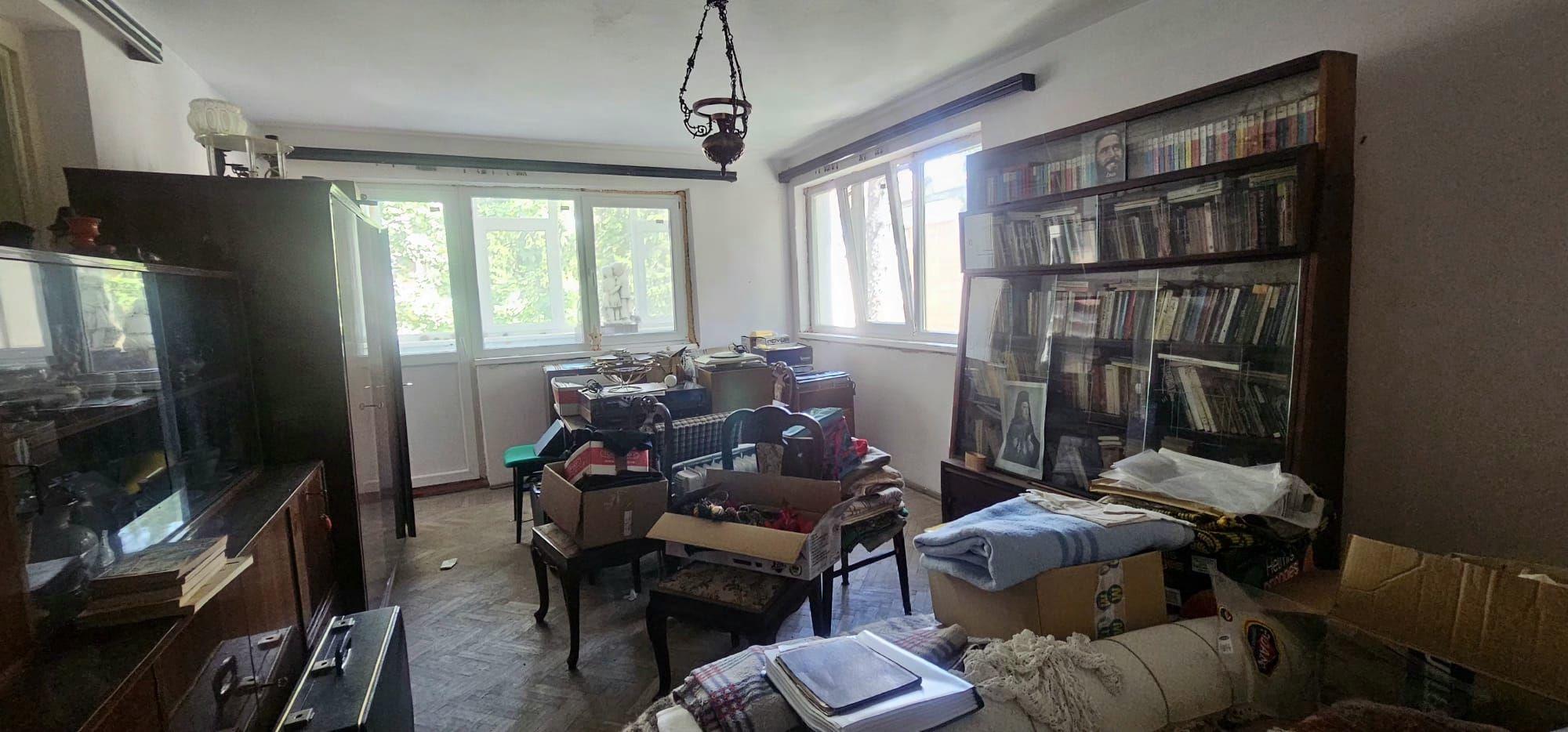 De vanzare - Casa P+1E - Alea Trandafirilor - 220.000 euro - 1
