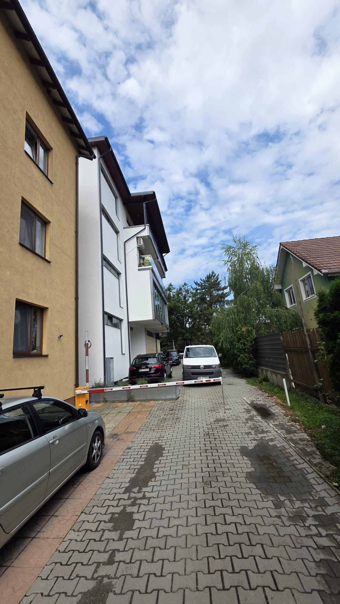 Apartament spatios , parter , zona Libertatii - 2