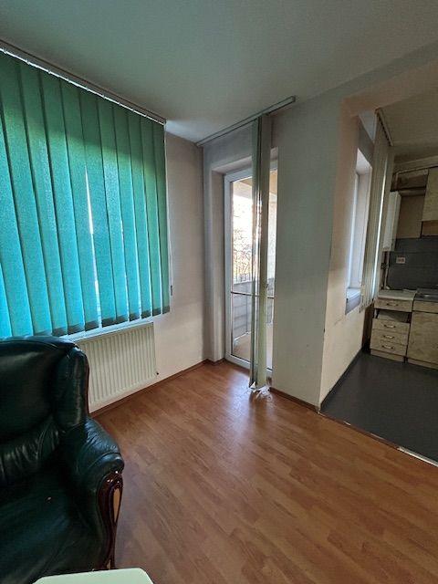 Apartament spatios , parter , zona Libertatii - 8