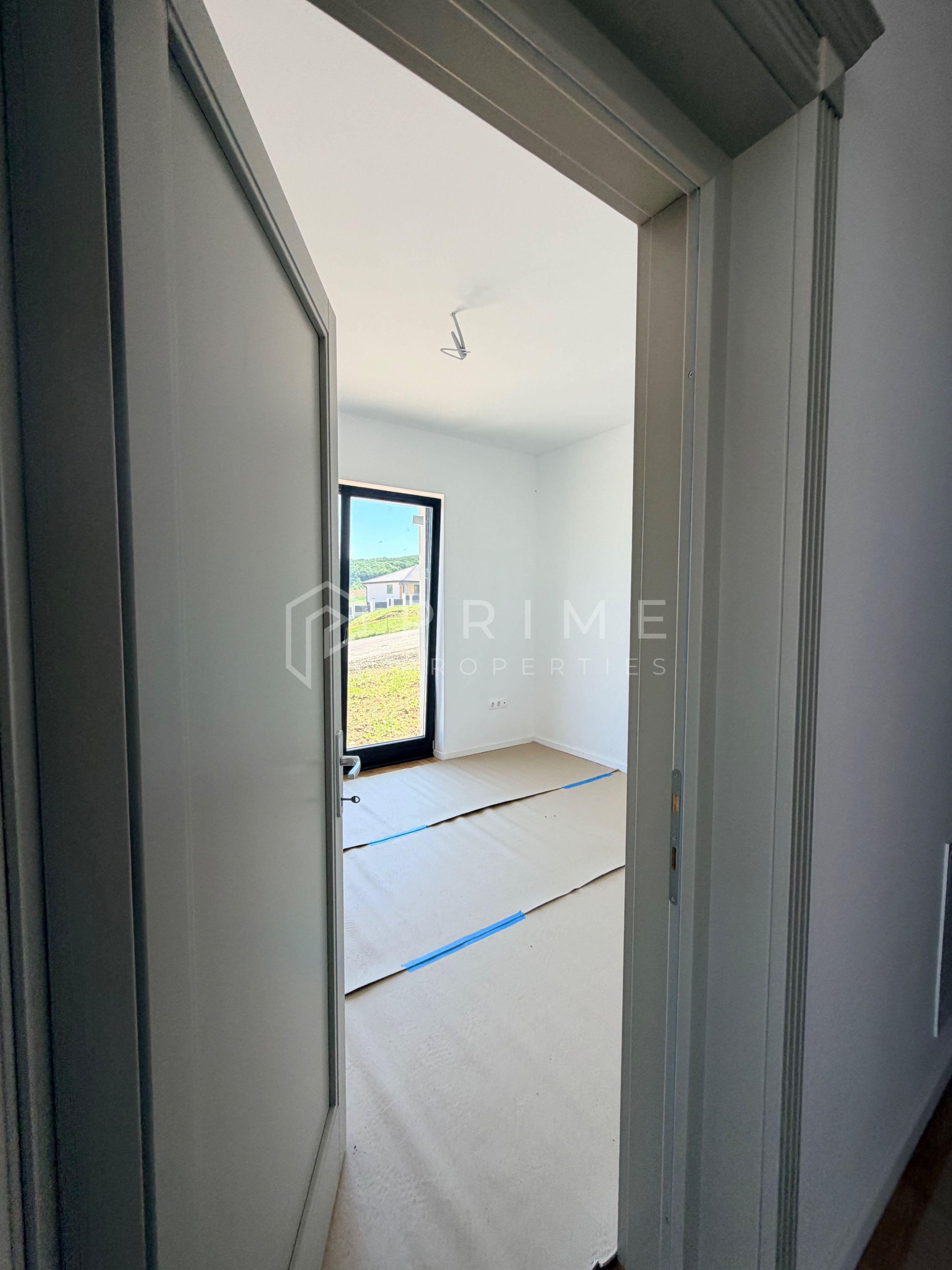 Vilă chalet modern cu perete panoramic de sticlă - Livezeni, Mureș - 11