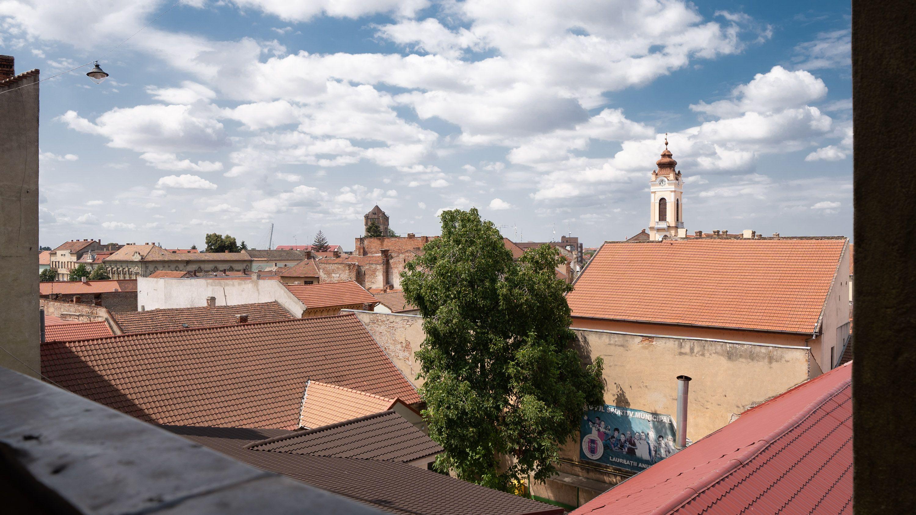 Arad central | 99 mp construiți | 2 camere, 2 băi - 8