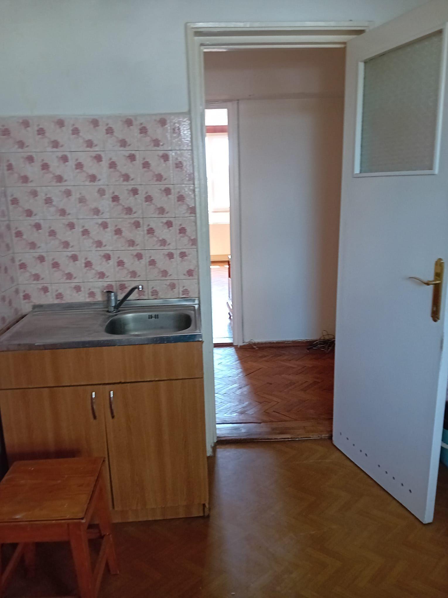 De vanzare - apartament cu 3 camere decomandate, Tiglina 2, etaj 3/4 - 9