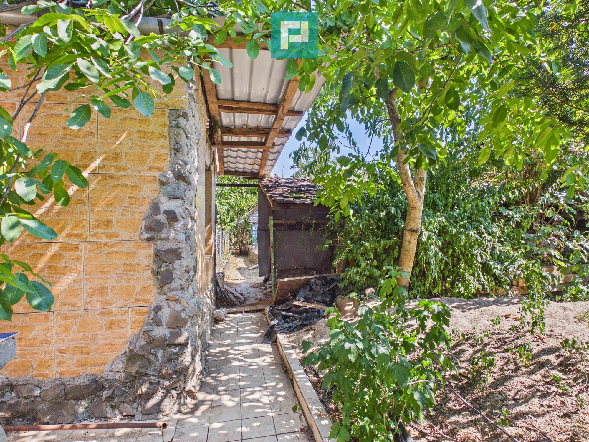 Casă cu teren de 2.134 mp în Sântana | 5 camere - 21