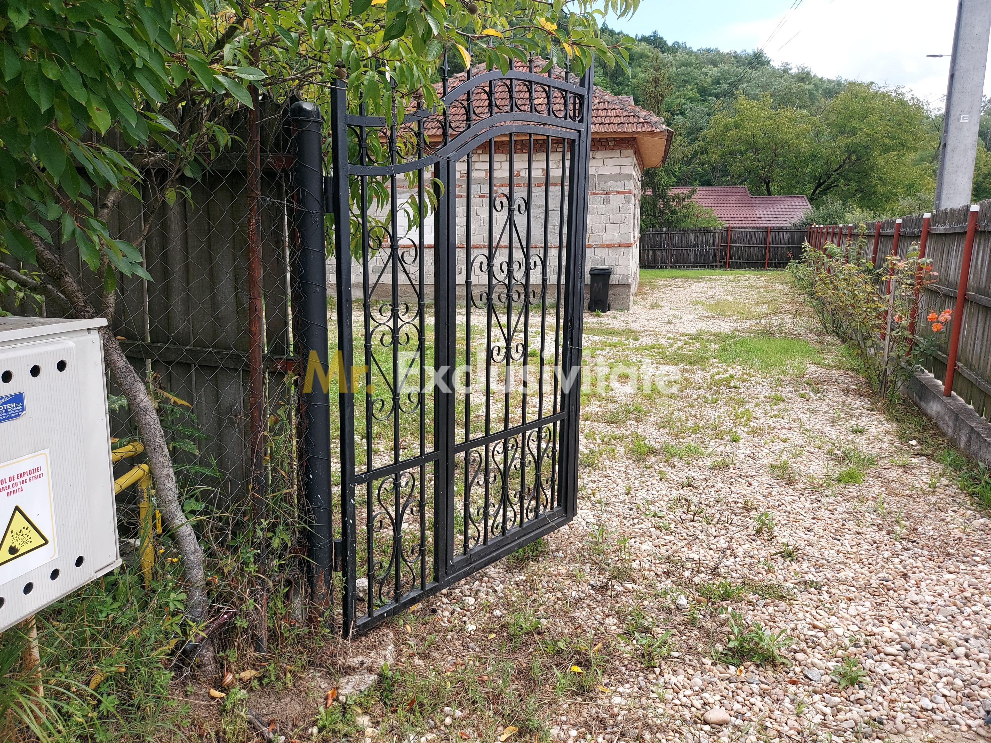 Casa nefinalizata - Bascov-Valea Ursului, Strada Salcamilor - 8