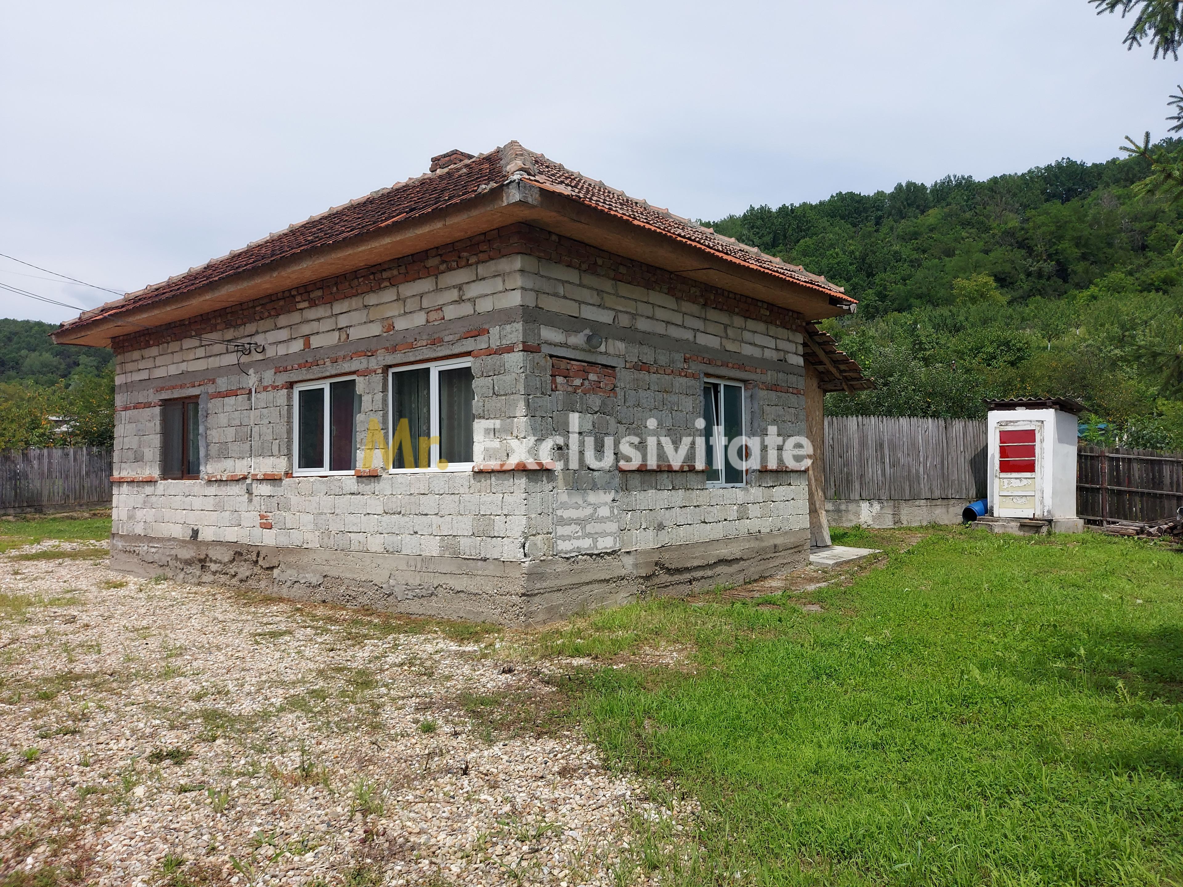 Casa nefinalizata - Bascov-Valea Ursului, Strada Salcamilor - 2