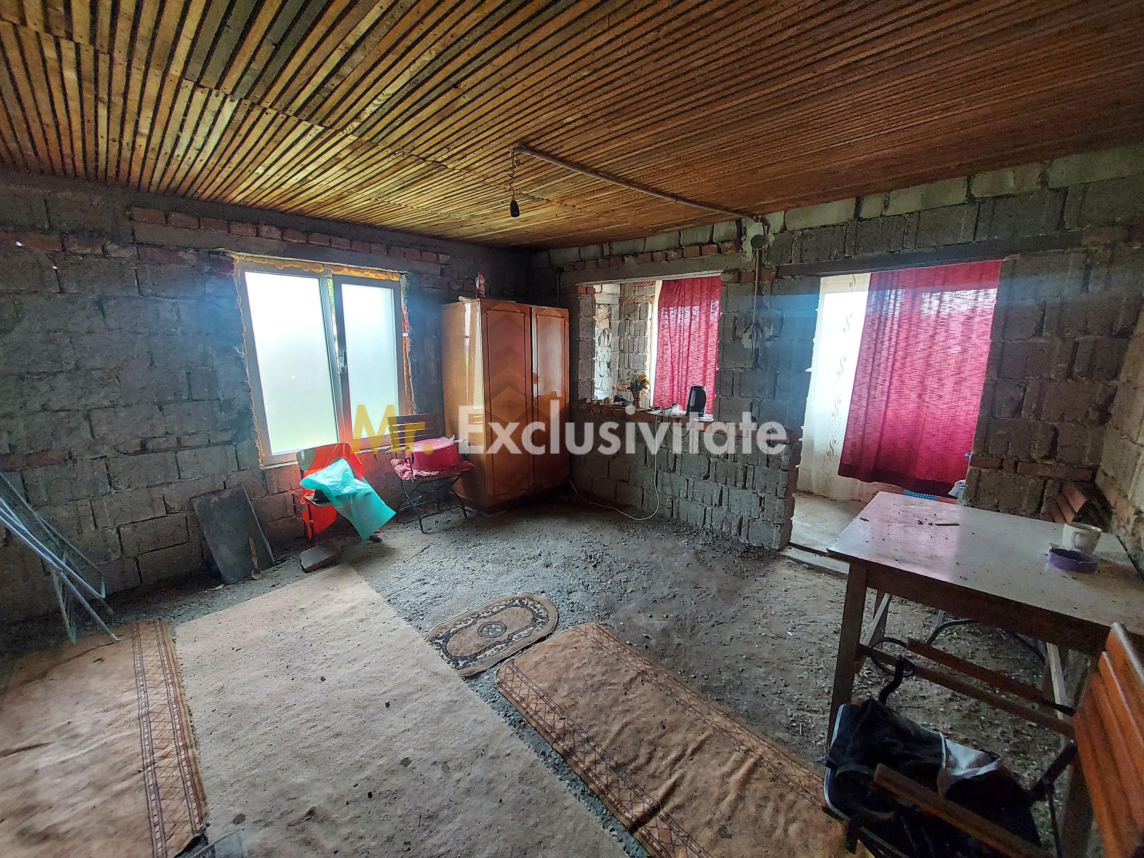Casa nefinalizata - Bascov-Valea Ursului, Strada Salcamilor - 6