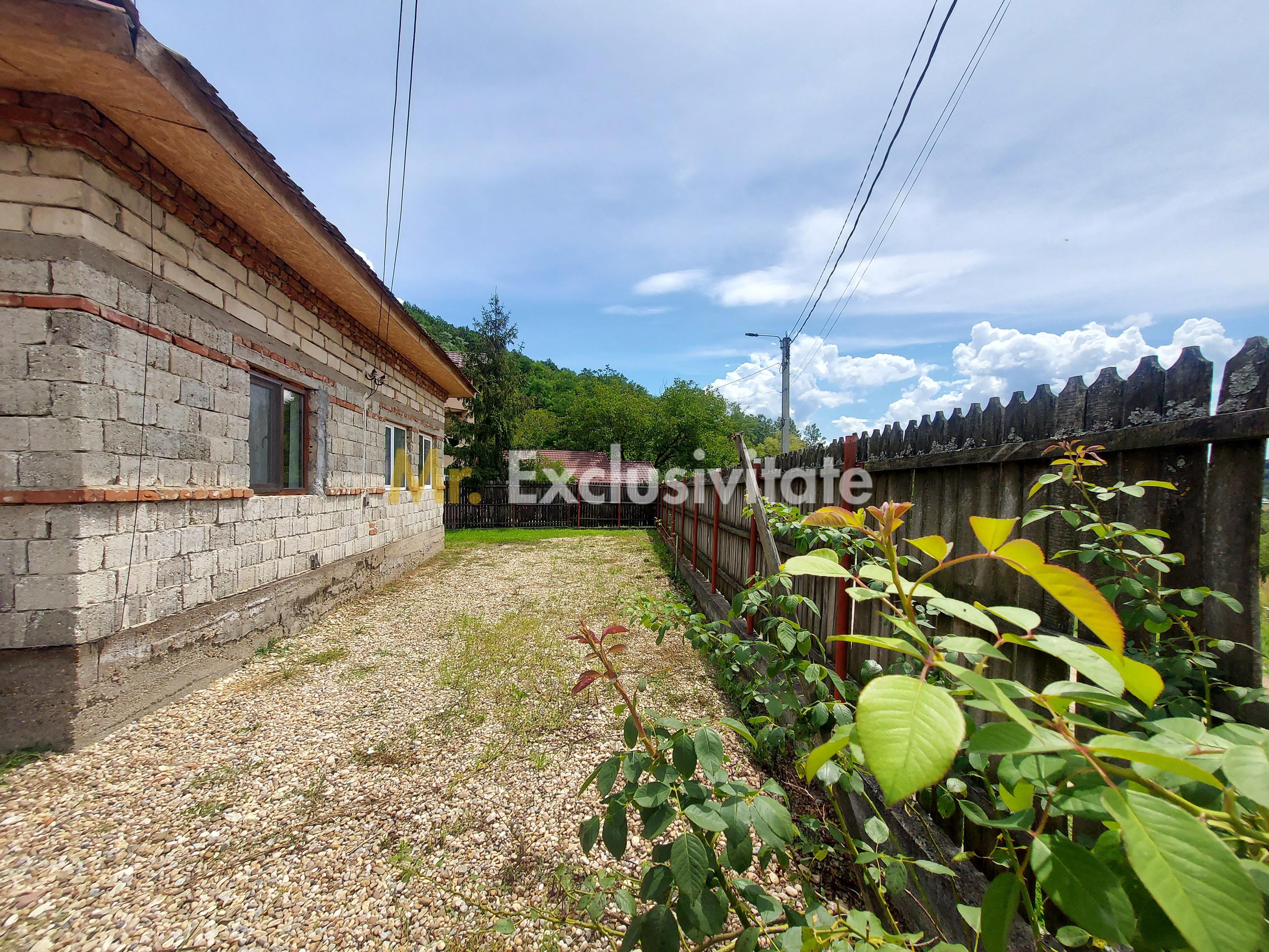 Casa nefinalizata - Bascov-Valea Ursului, Strada Salcamilor - 7