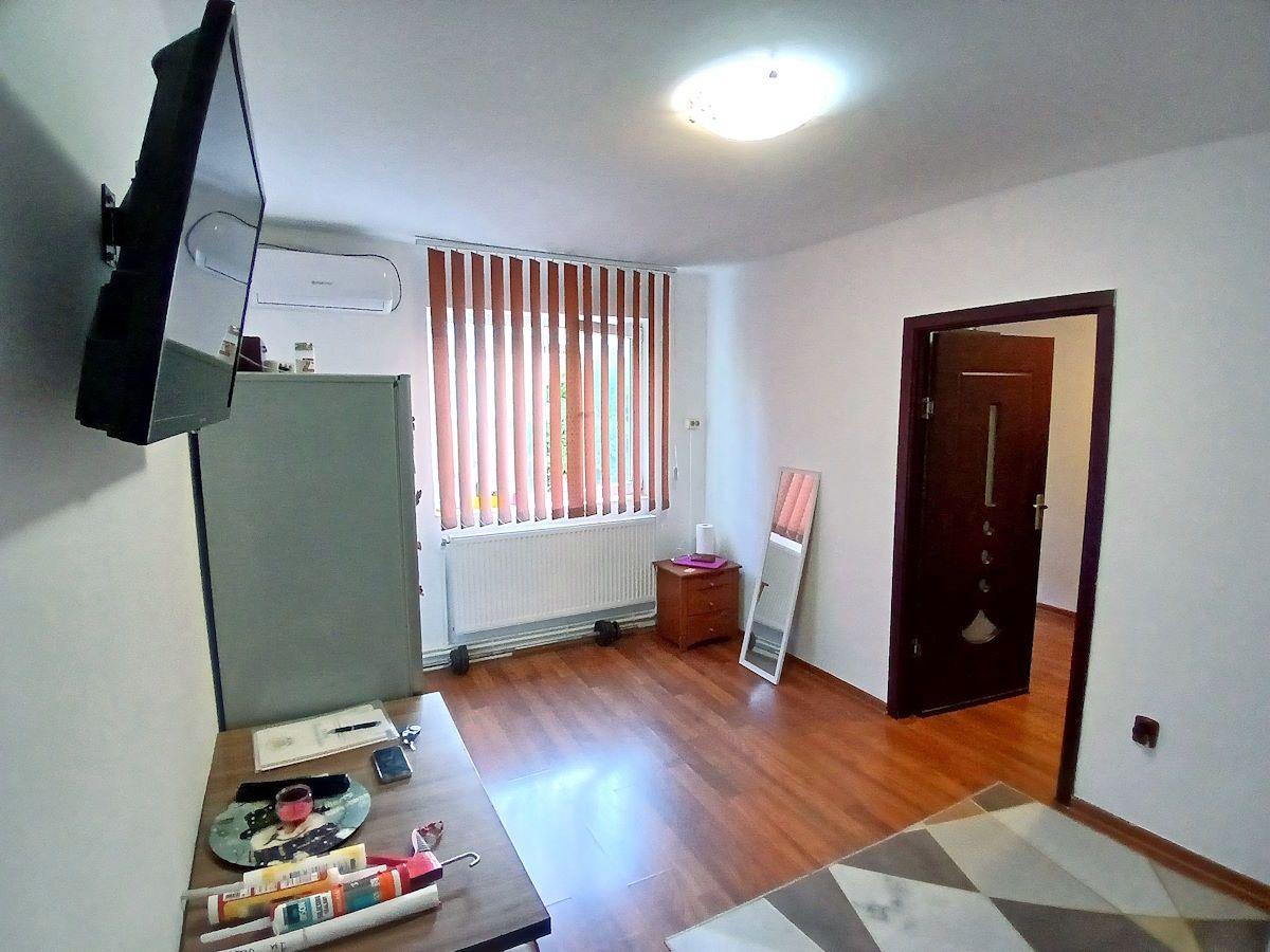 Apartament 2 camere Tecuci etaj 1 – zonă centrală - 3