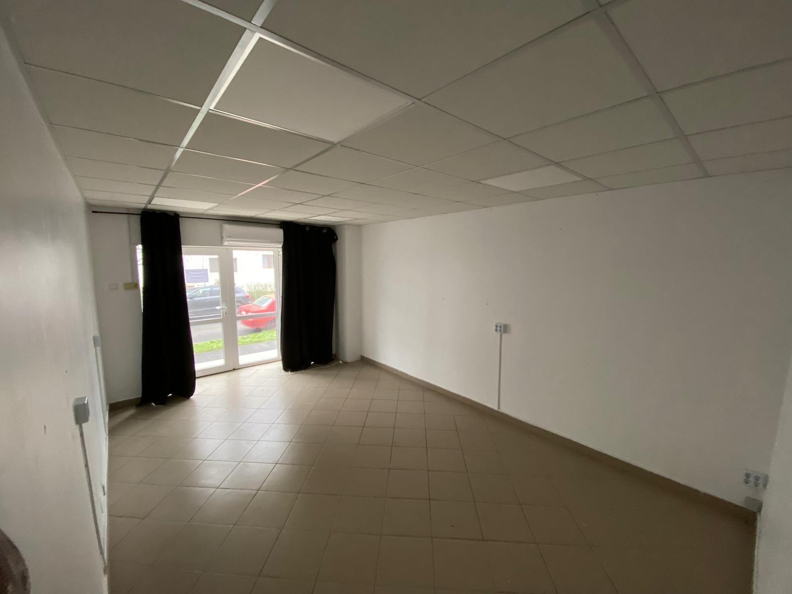De vanzare/inchiriat spatiu comercial Siderurgistilor 82.000 euro/2500 lei - 2