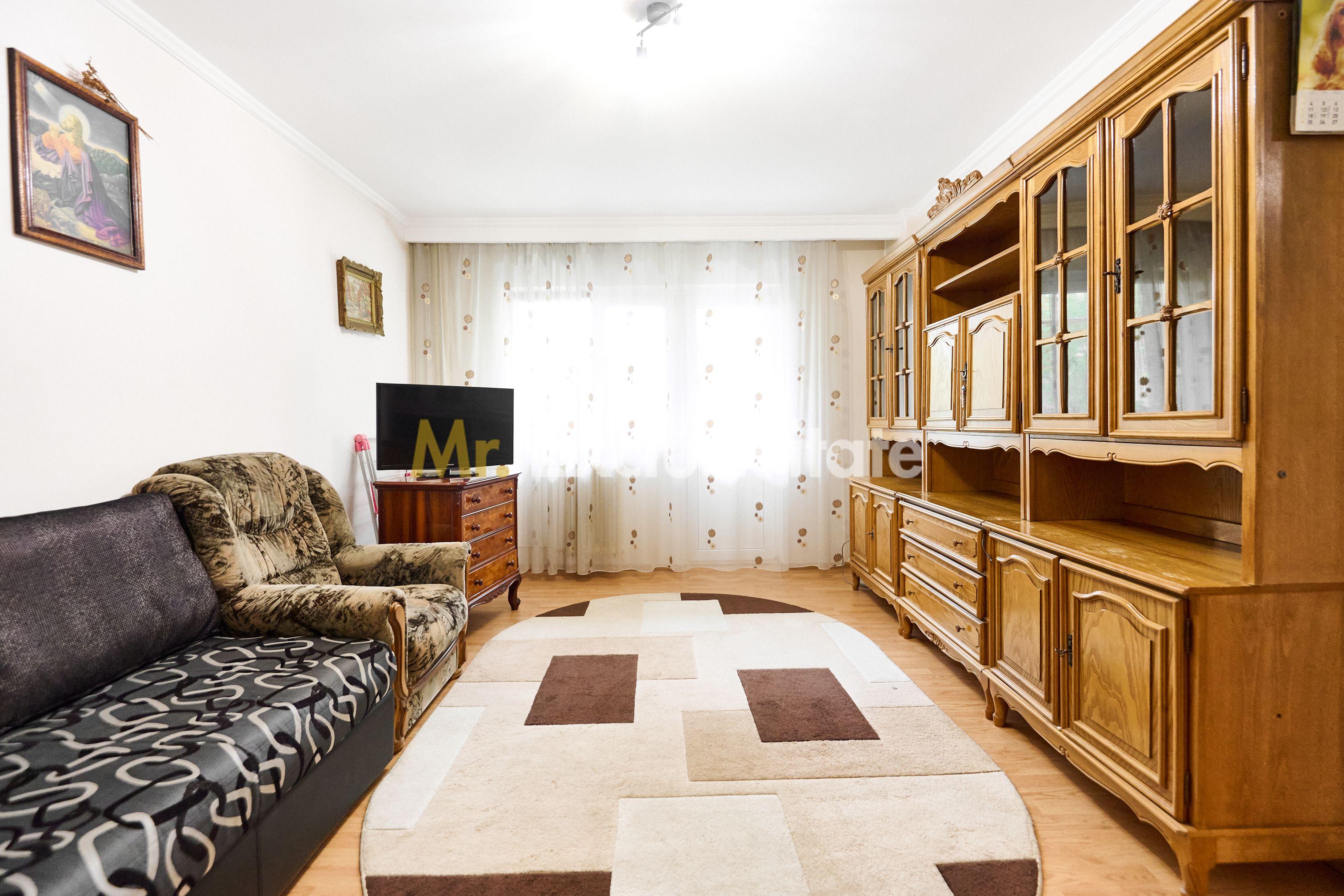 Apartament decomandat 4 camere - etaj intermediar - Cartier Nord - 1