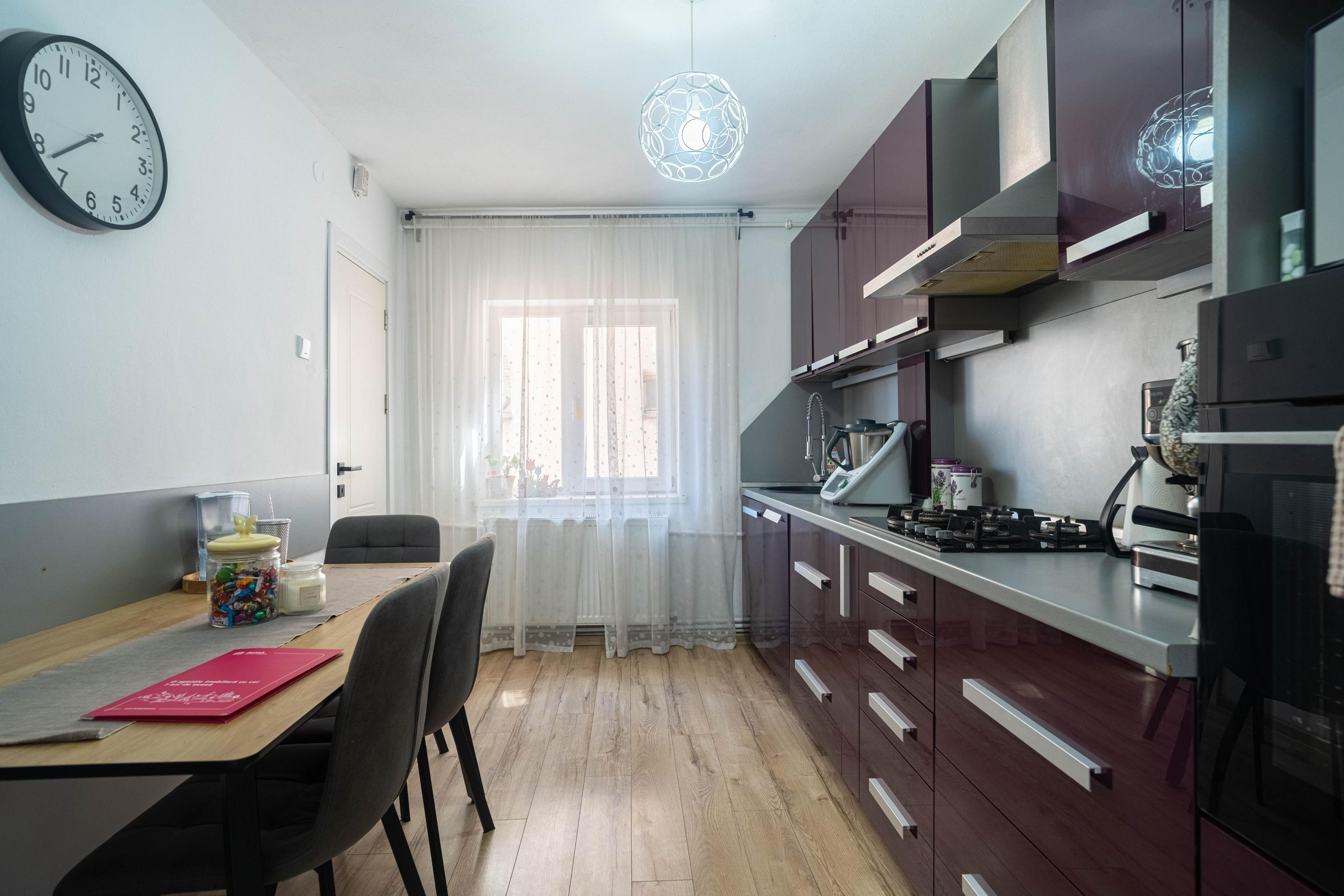 Apartament 5 camere Vlaicu – Renovat, 2 băi, centrală proprie - 3