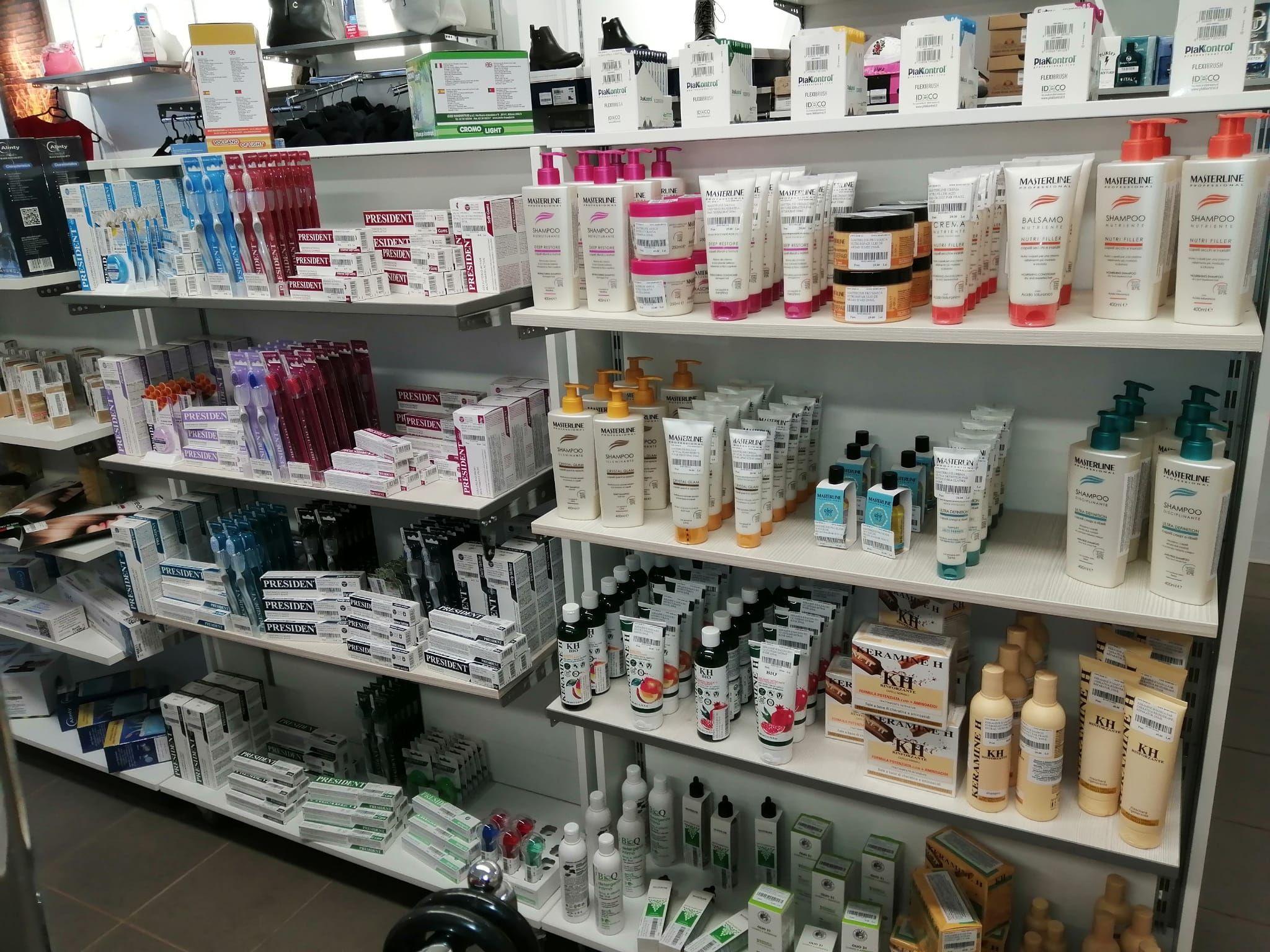 Spațiu comercial 200 mp ultracentral singurul vad pietonal 100% Roman - 18