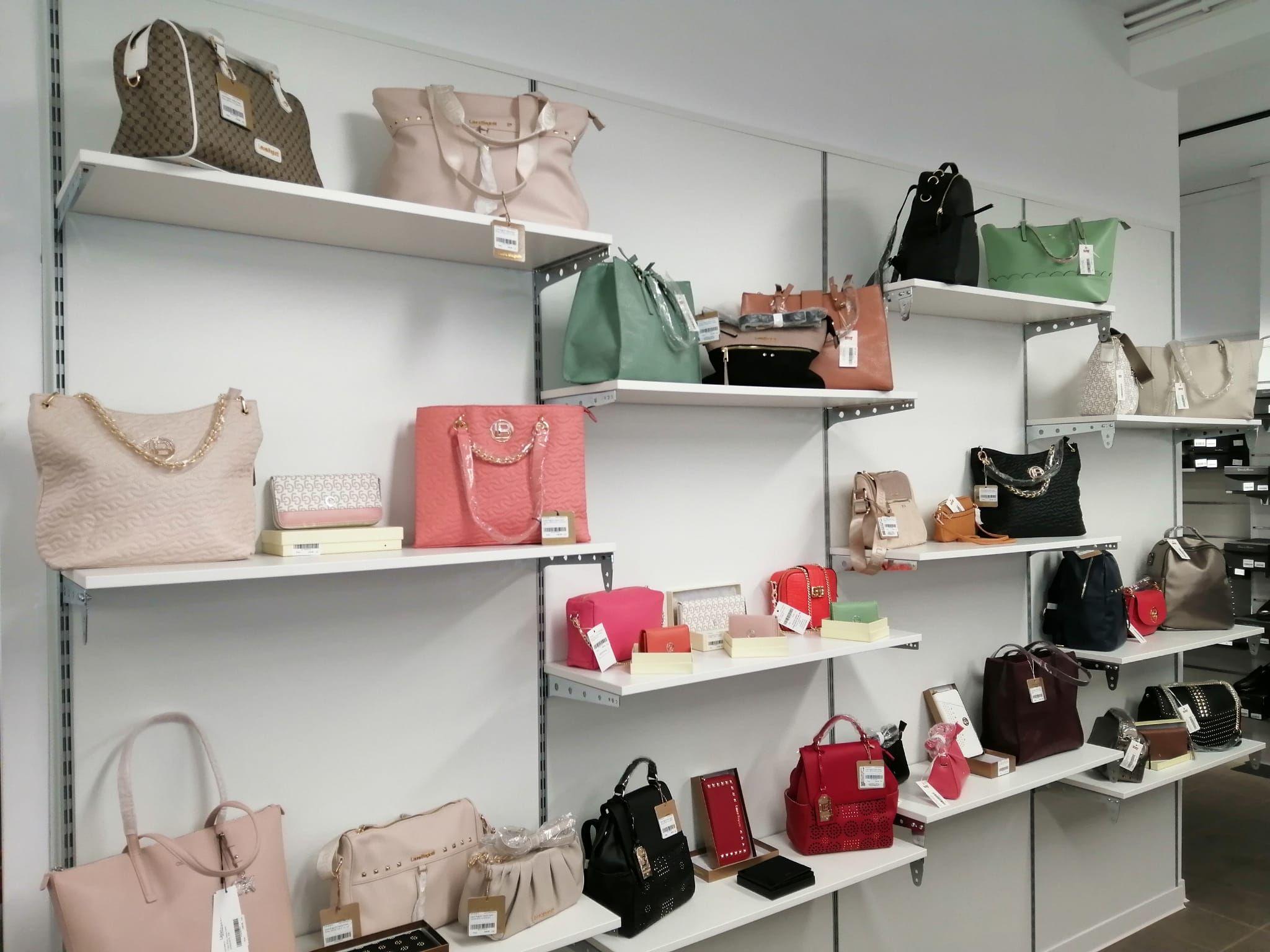 Spațiu comercial 200 mp ultracentral singurul vad pietonal 100% Roman - 14