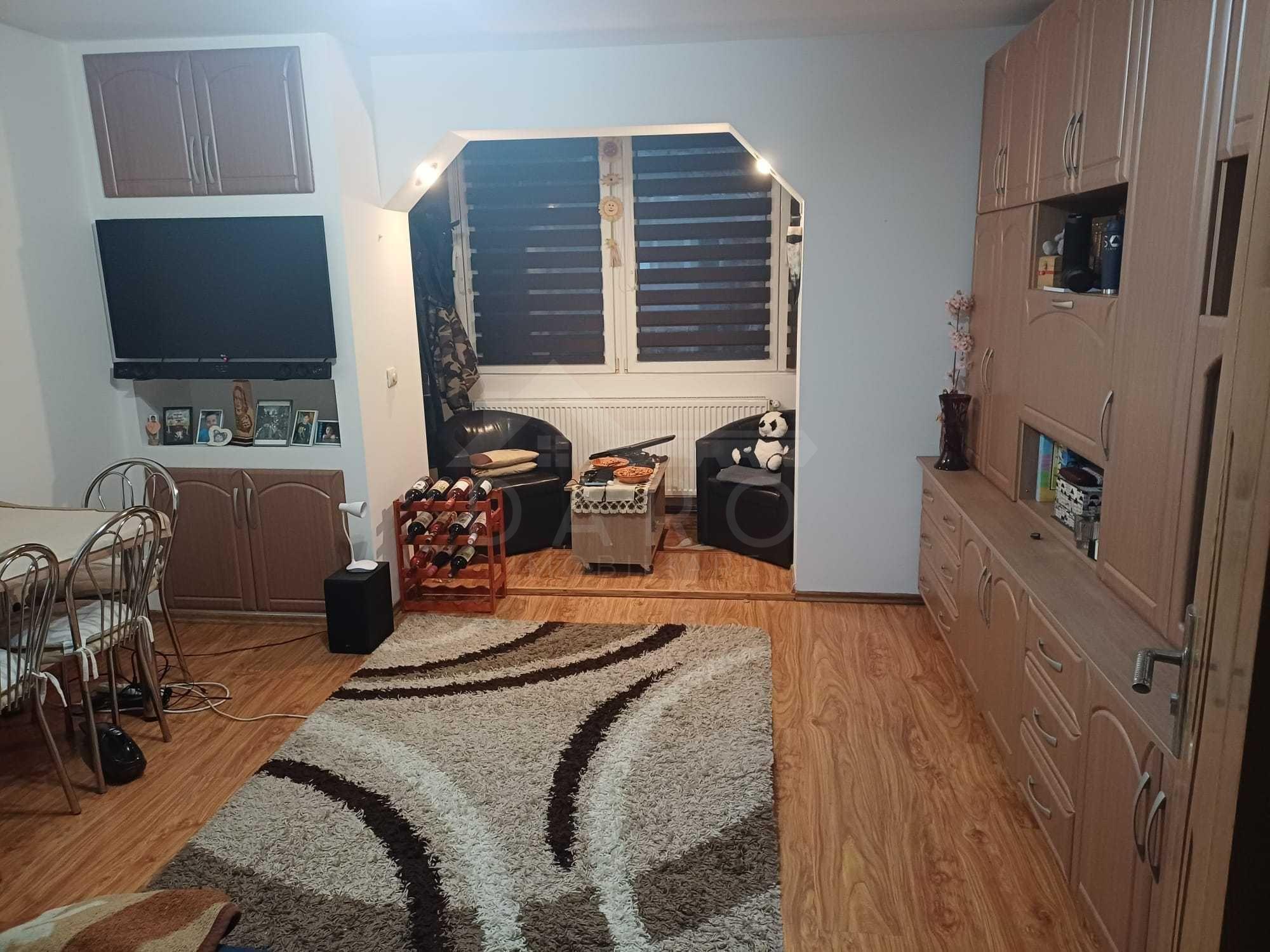Oferim spre vânzare apartament cu 3 camere Dambu Pietros - 3