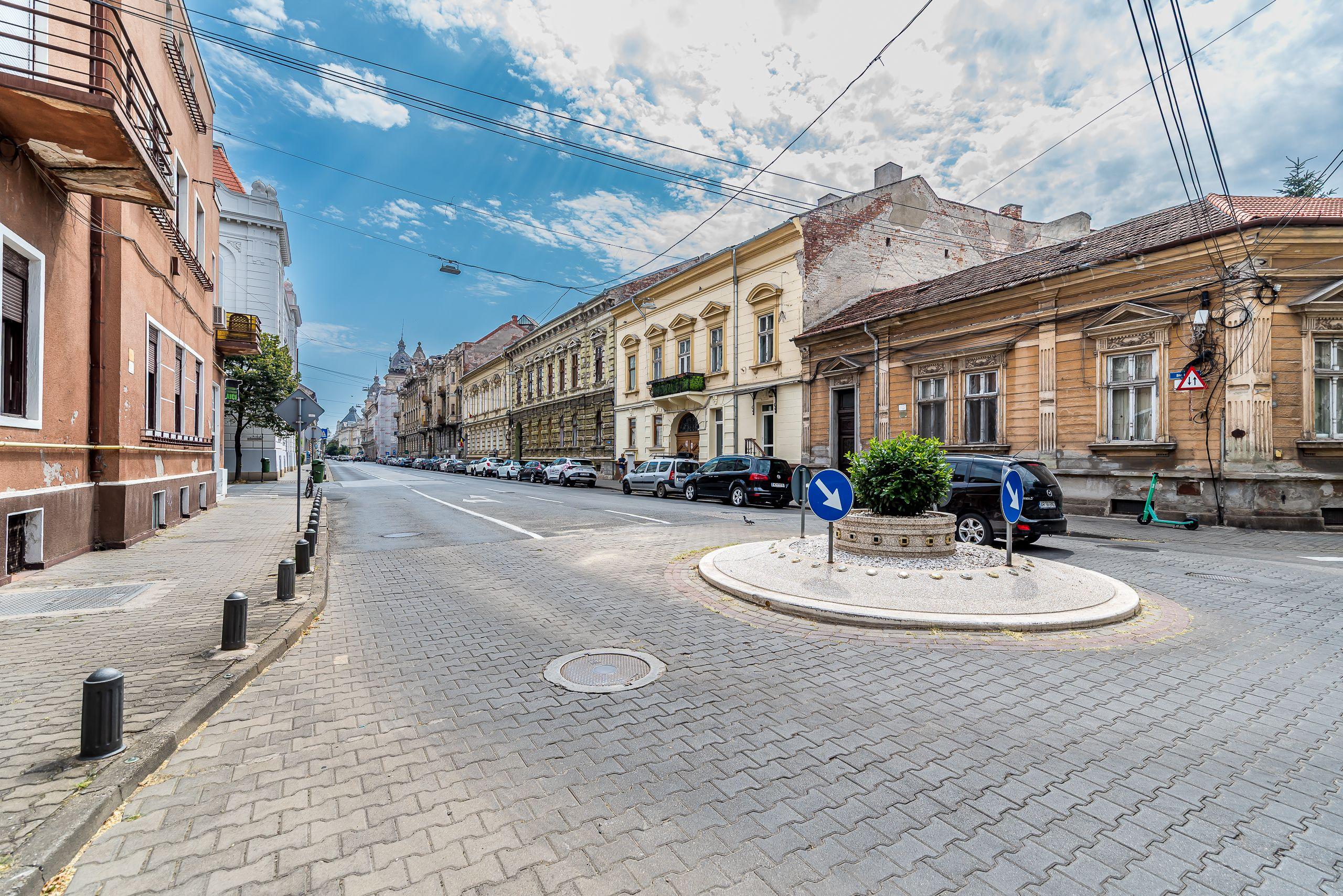 REZERVAT RAR pe piata Apartament cu 3 camere si balcon pe strada Horia - 9