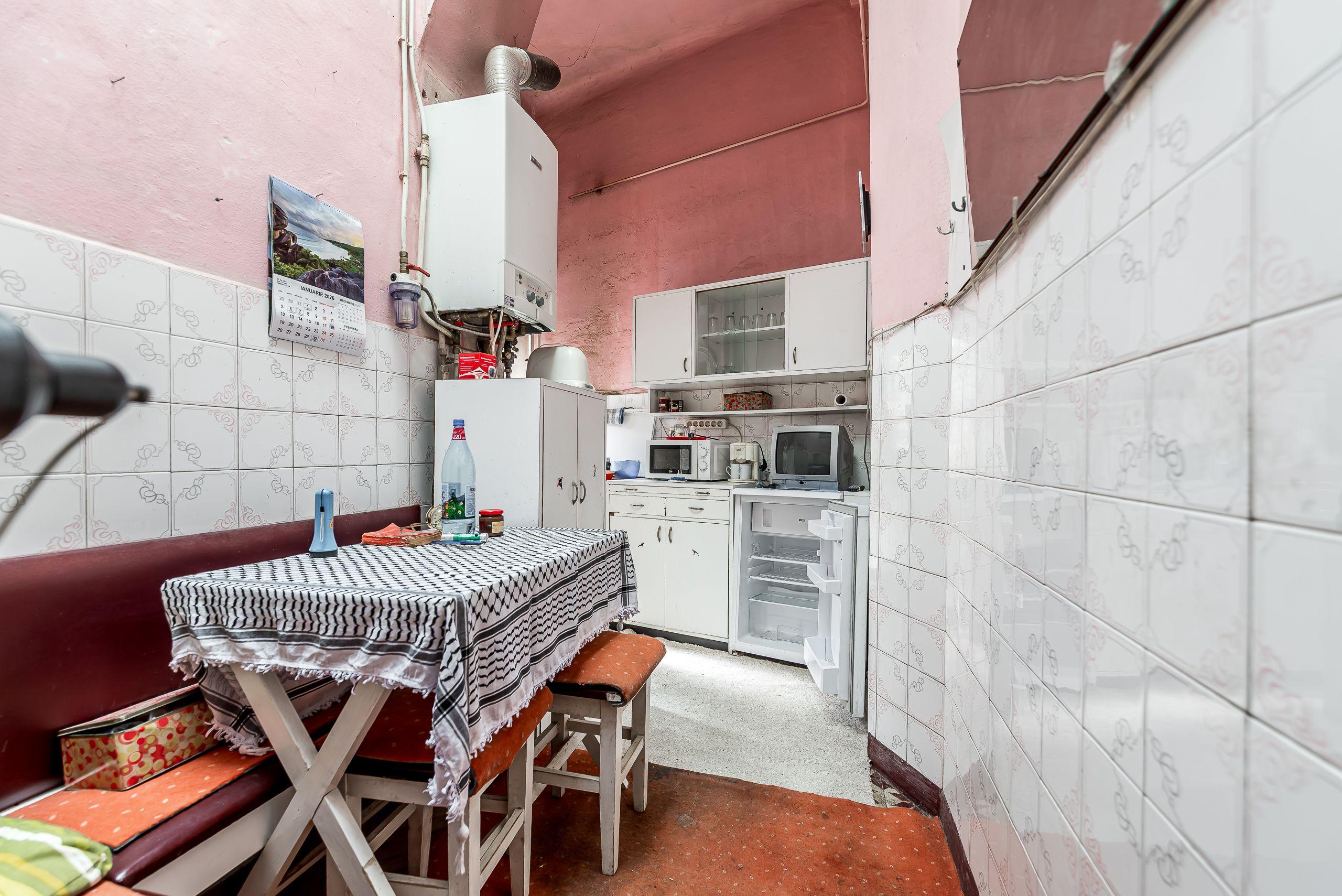 RAR pe piata Apartament cu 3 camere si balcon pe strada Horia - 11