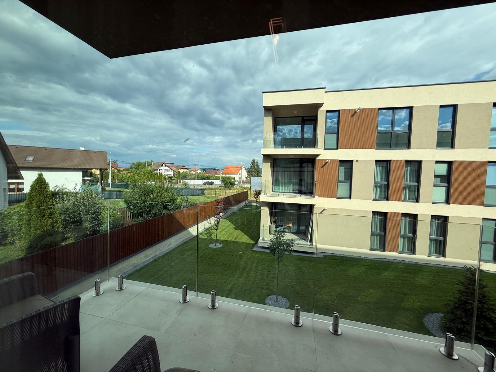 Inchiriez apartament cu 2 camere , bloc nou - 14