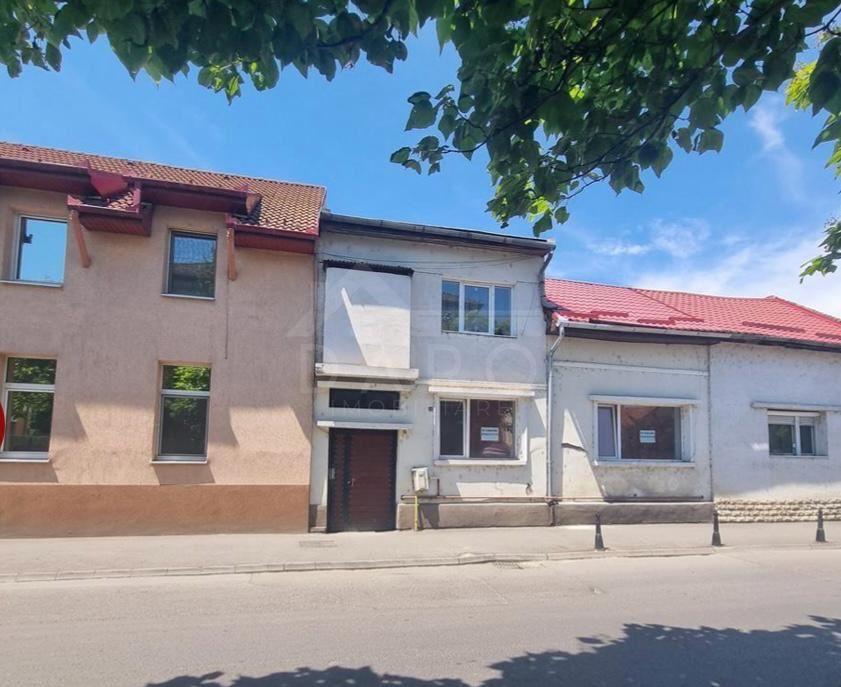 De vanzare imobil 62 mp-casa cu curte comuna -pret negociabil - 1