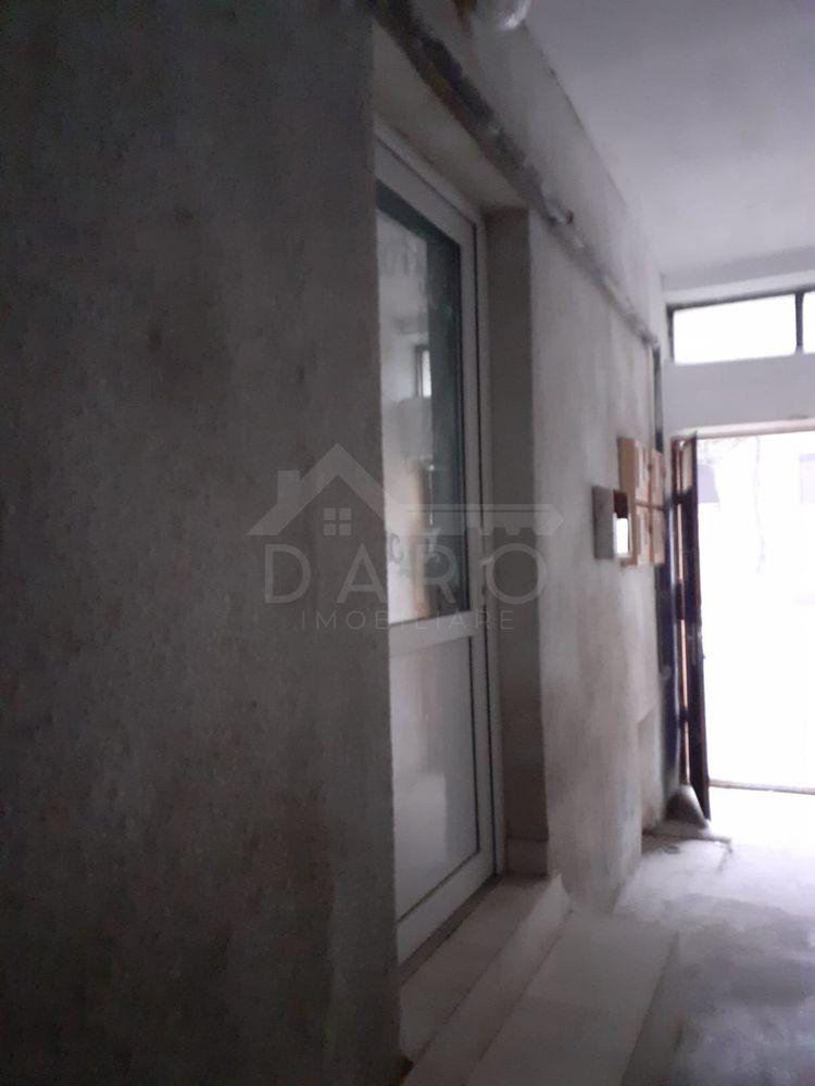 De vanzare imobil 62 mp-casa cu curte comuna -pret negociabil - 2