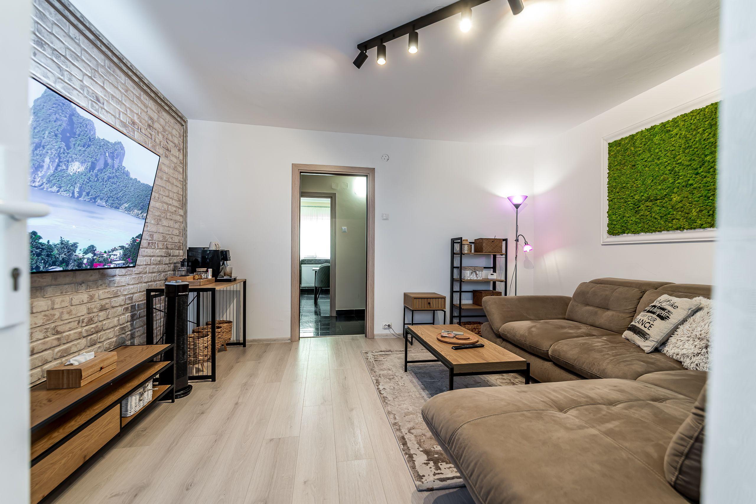 Apartament la cheie. Micalaca, 5 camere, pentru familia ta - 1