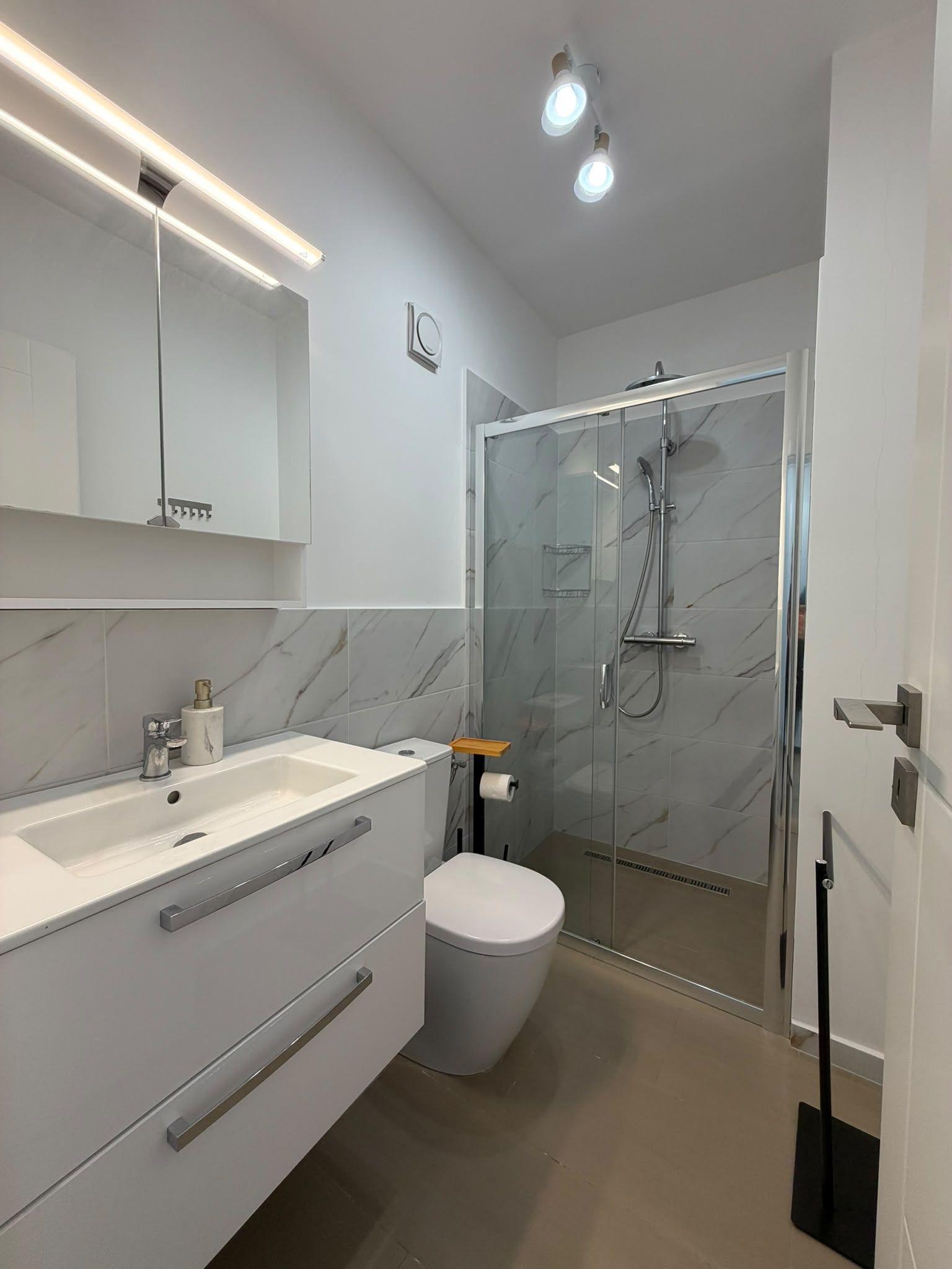 Apartament 2 camere, balcon, etaj intermediar, garaj, zona Eroilor - 4