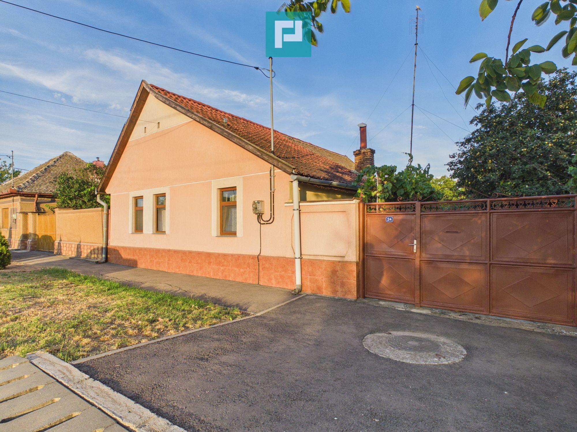 Casă bătrânească cu 4 camere in Pecica - 2