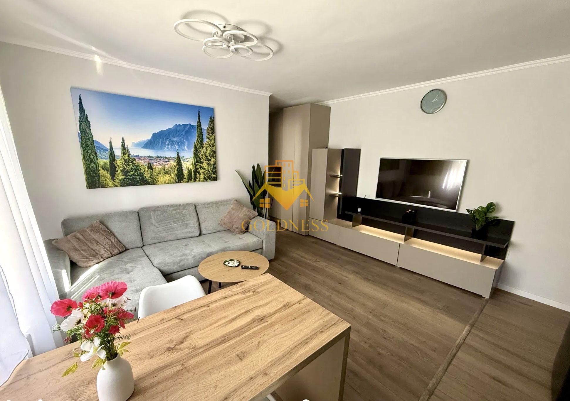 2 Camere Open Space, Gheorgheni, Transylvania College, Panemar, Engels - 1