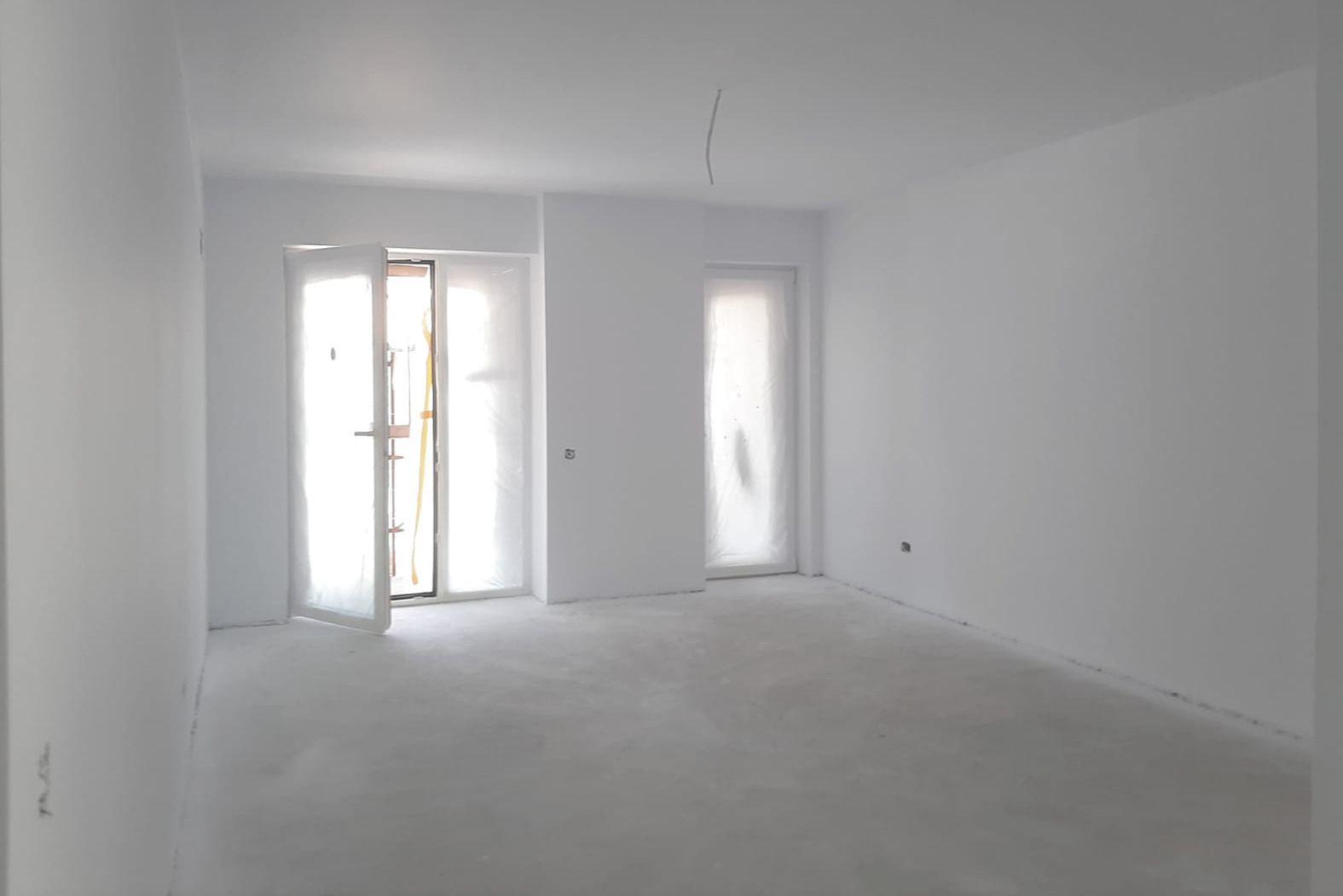 Apartament 3 camere 82 mp + 2 terase de 24 mp zona rezidentiala aerisita - 2