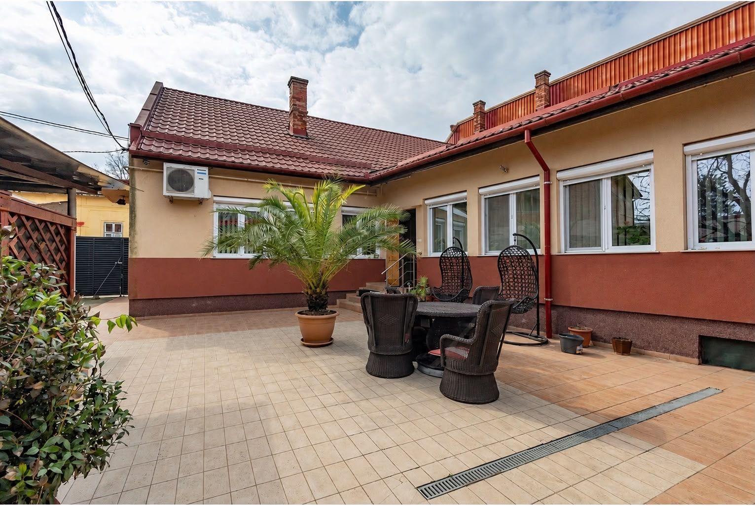Casă 5 camere | 197 mp utili | 392 mp teren | Garaj | Central – Buziaș - 1