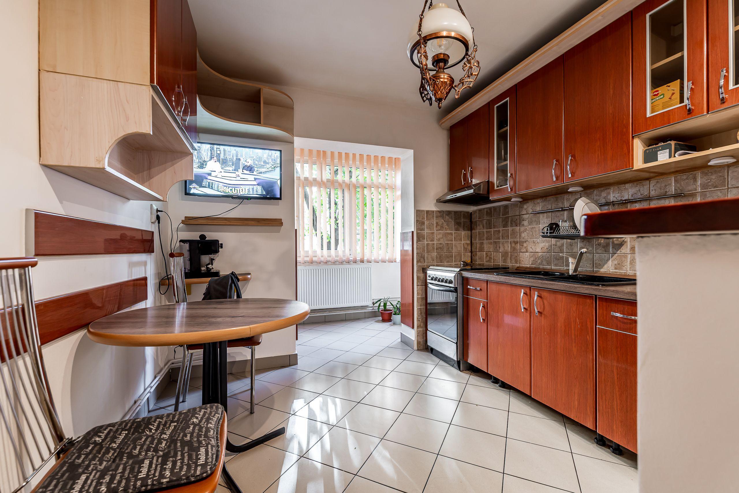 Apartament 4 camere la parter, acces direct din stradă in Micalaca - 1