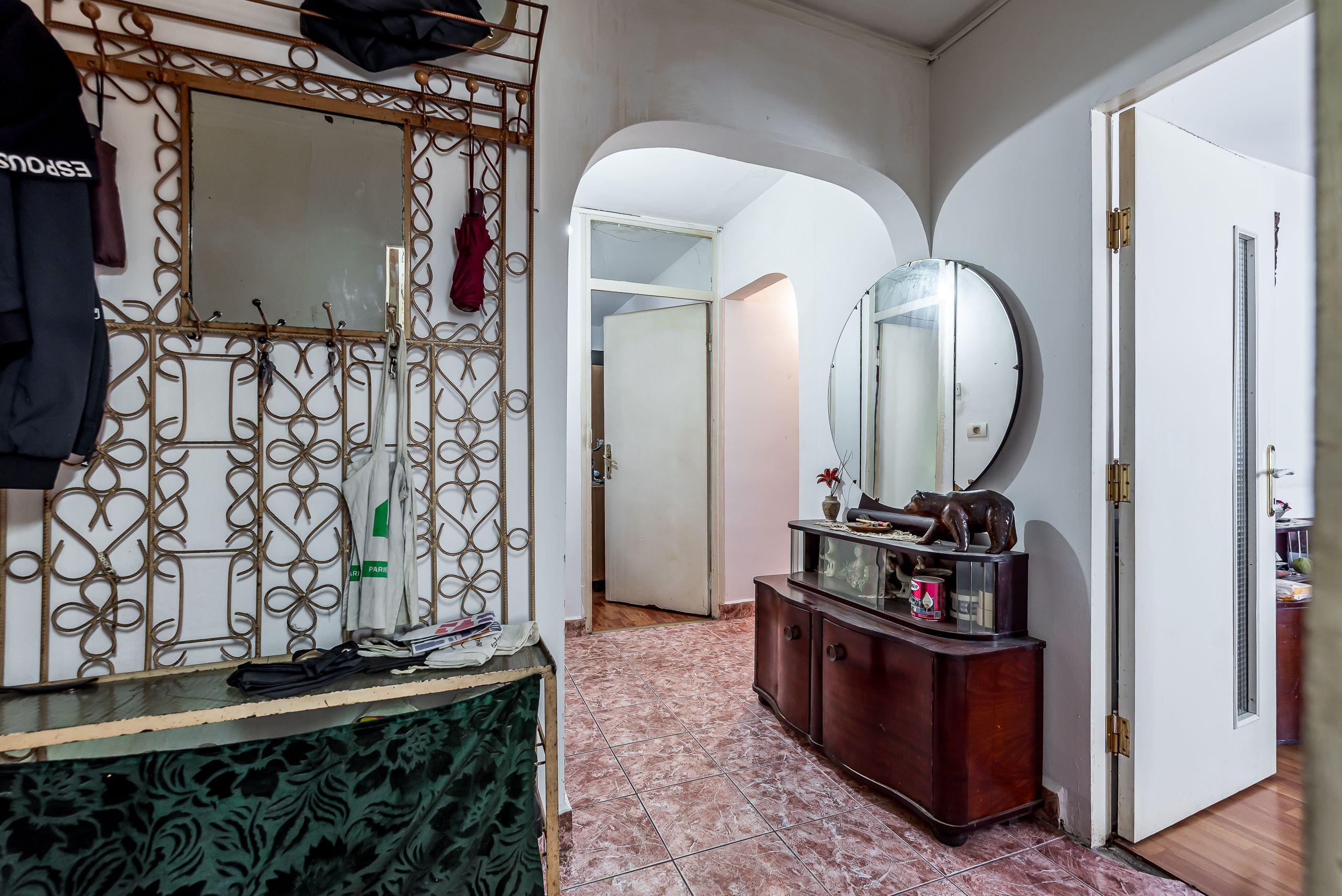 Rezervat Apartament cu 3 camere decomandat la parter in Confectii - 9