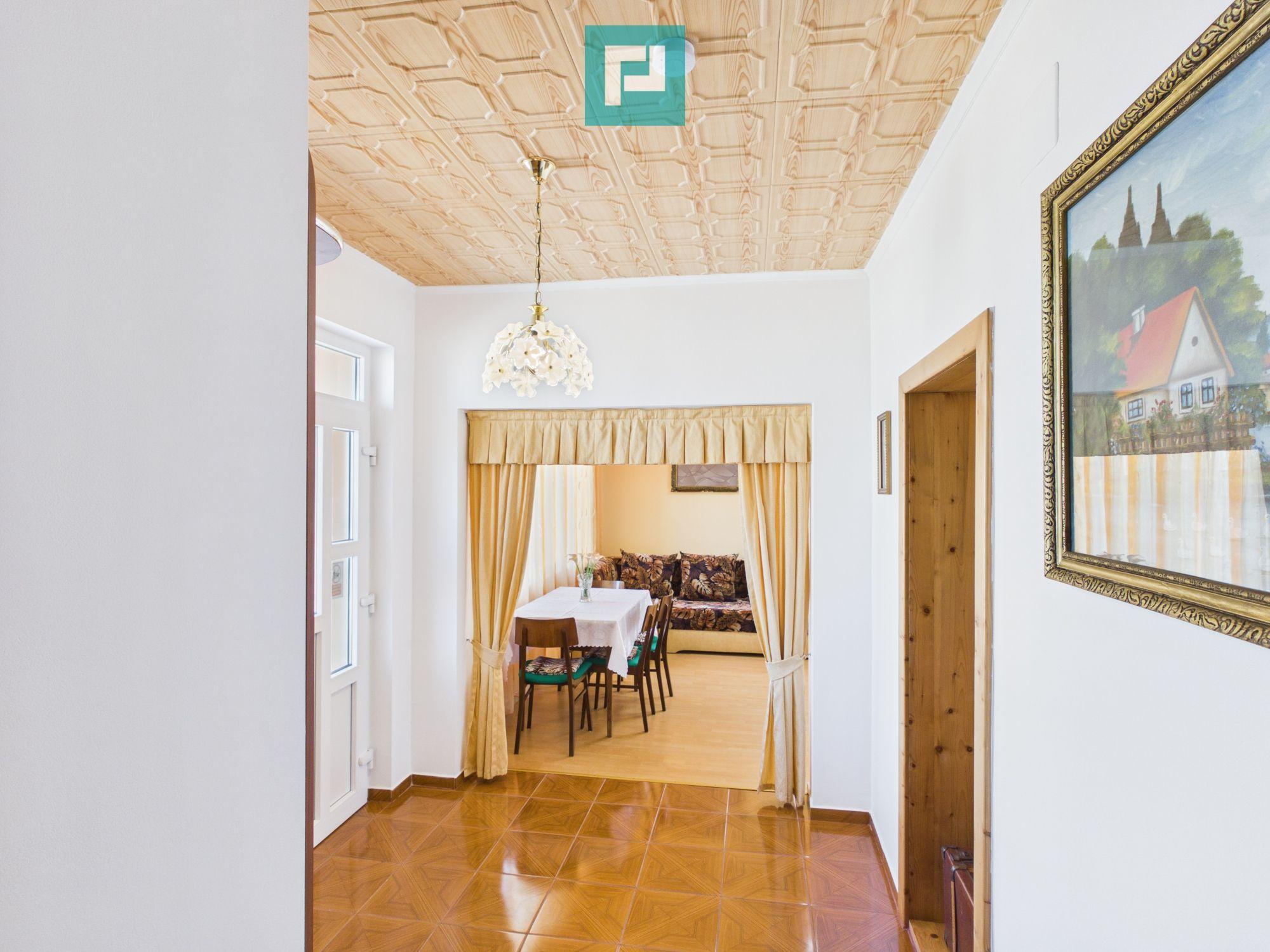 Casă renovată cu curte mare de închiriat în Rontău - 5
