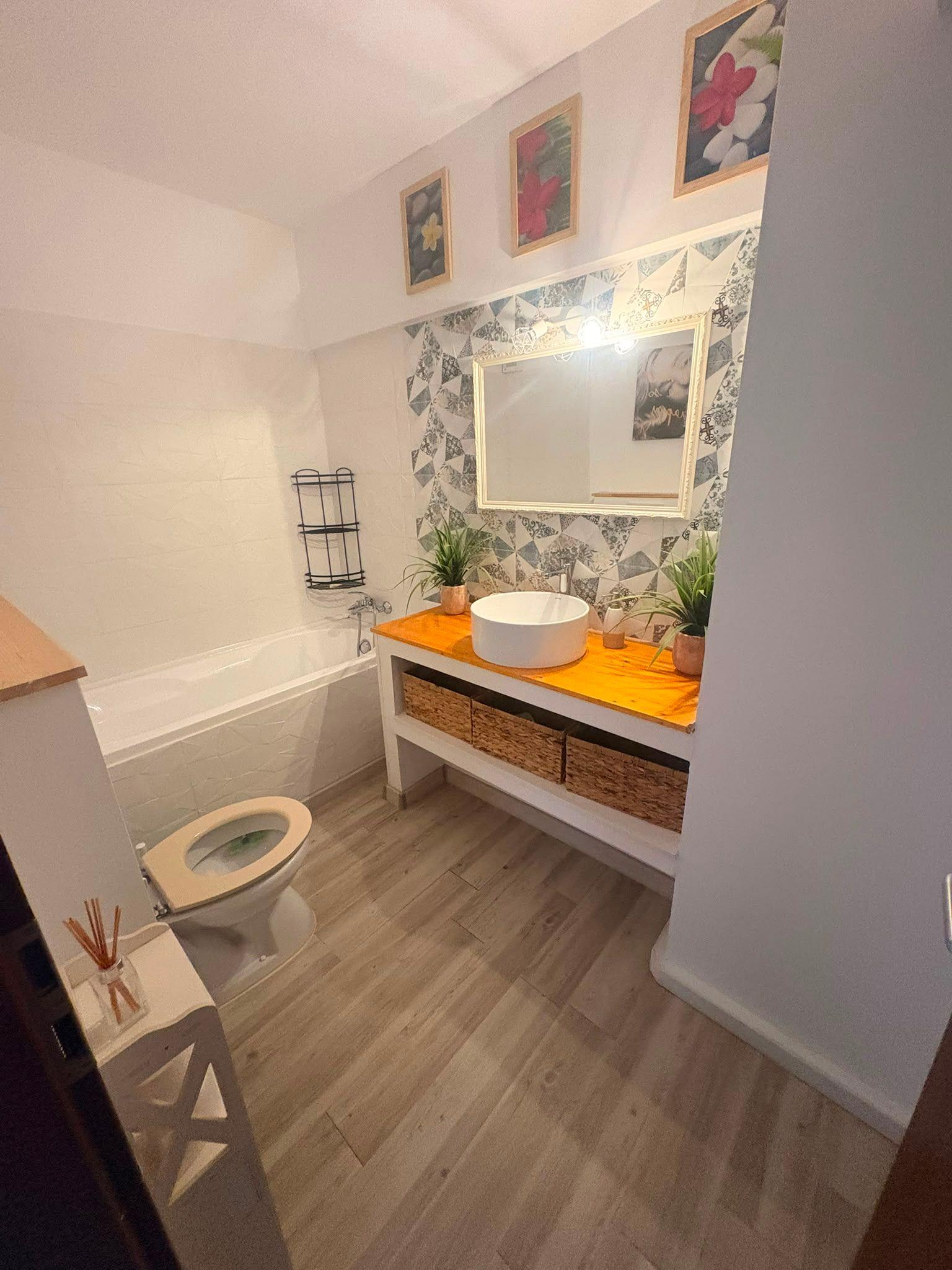 De inchiriat apartament cu 2 camere bloc Privilege, et. 1, 500 E - 3
