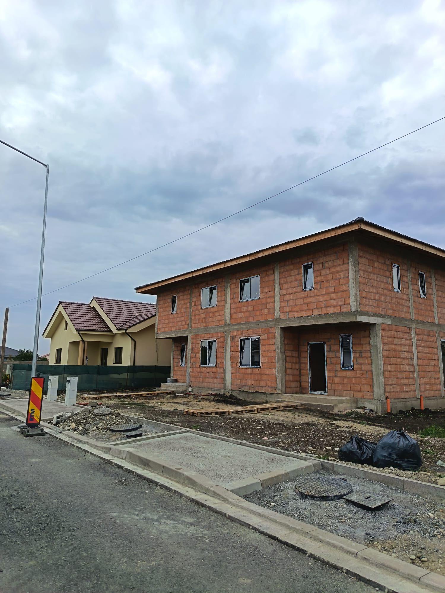 Jumătate de duplex cu interior la gri de vânzare în Giarmata Vii - 1