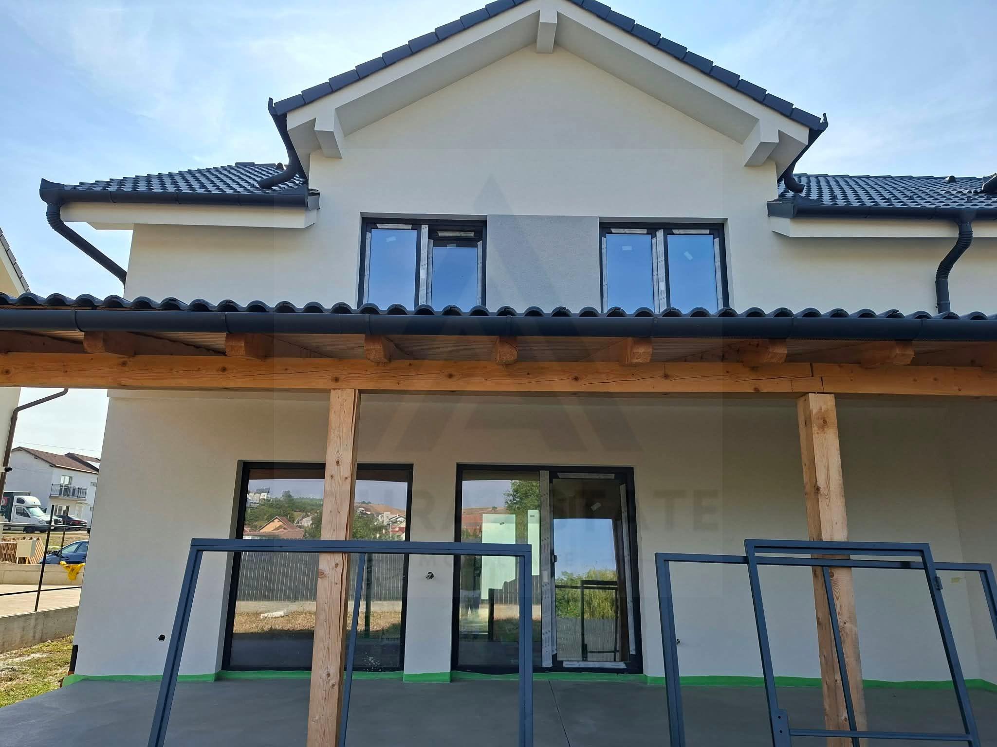 Casa 4 camere 2 bai terasa acoperita si teren 334 mp in Sura Mare - 1