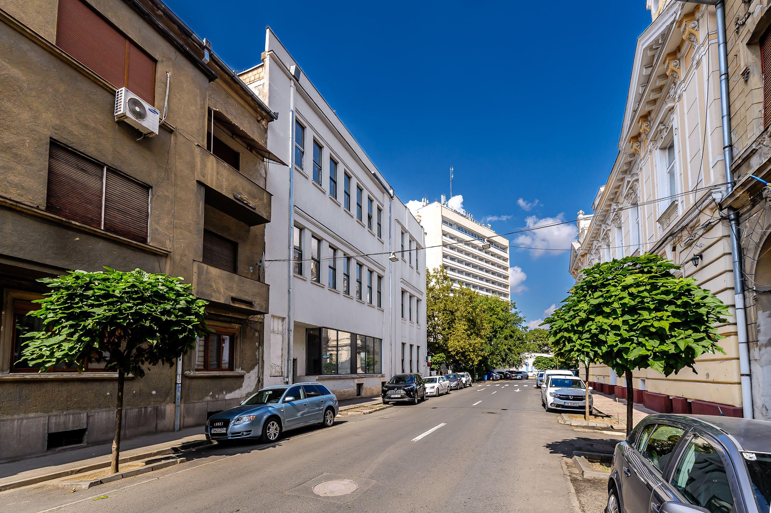 Clădire ultracentrală de vânzare Bulevardul Decebal Comision 0 - 3