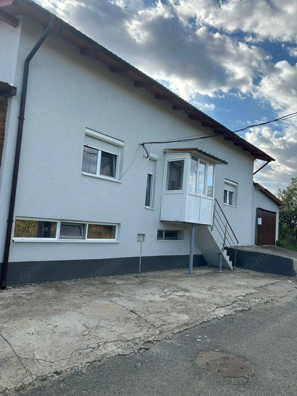 Casă de vânzare cu teren 920 mp - 1