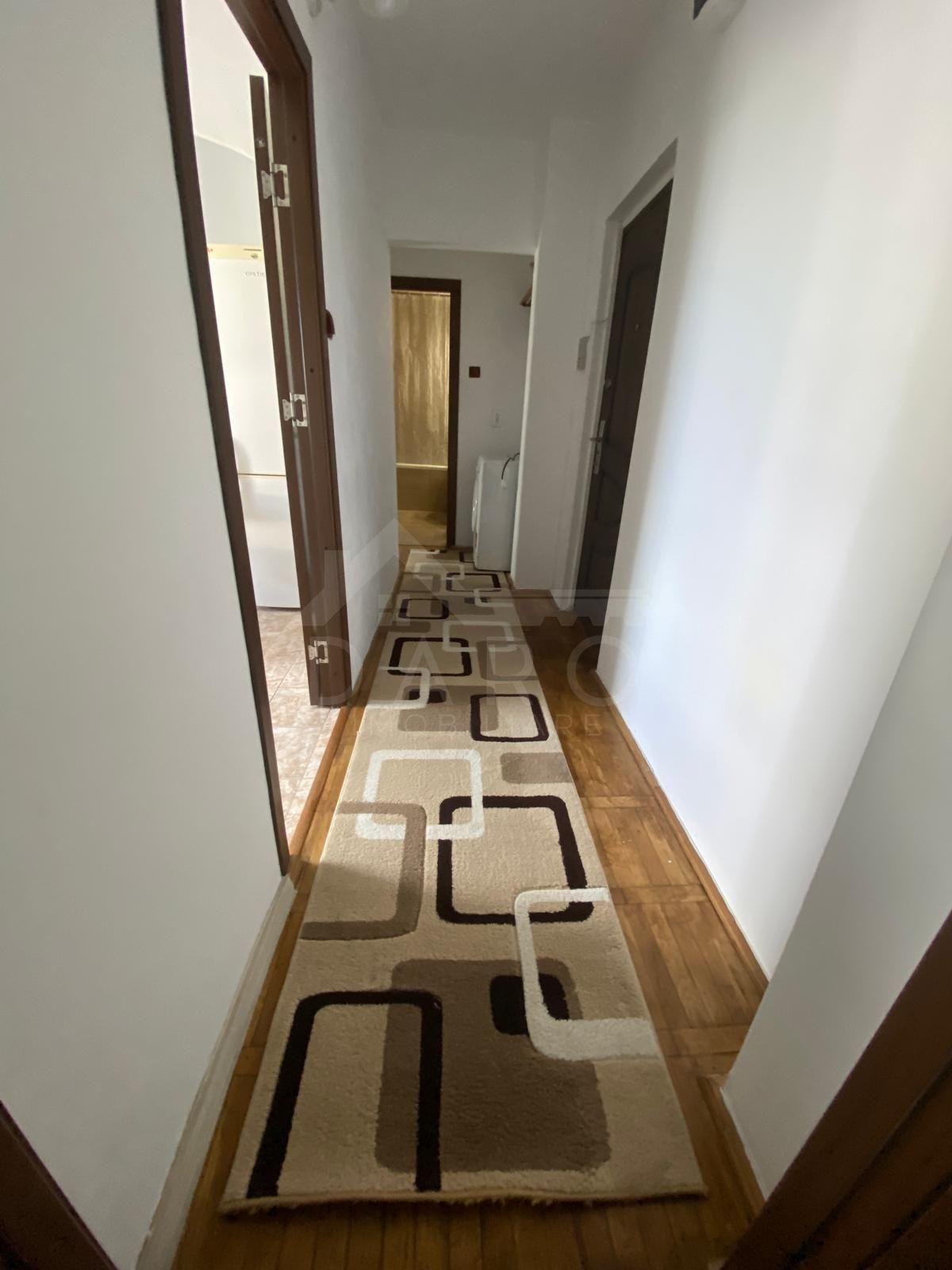 Închiriez apartament cu 2 camere - 1